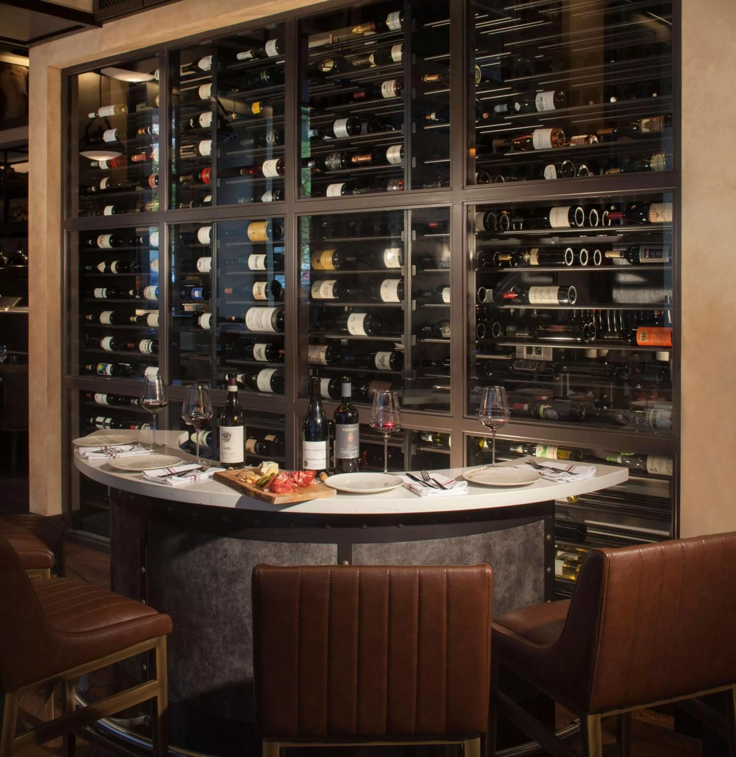 Lounge or bar in The Porter Portland, Curio Collection By Hilton