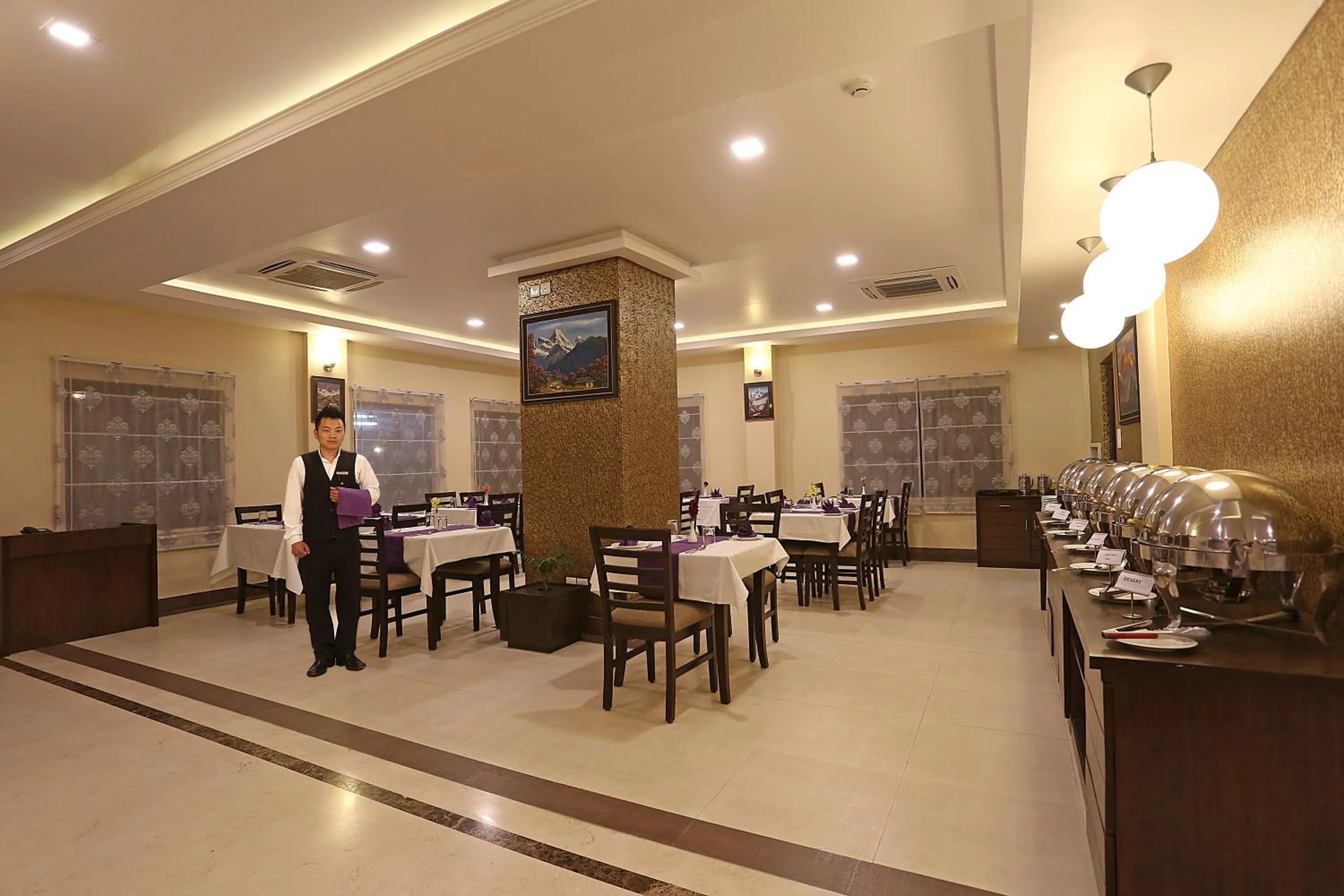Restaurant/places to eat in Hotel Harmika