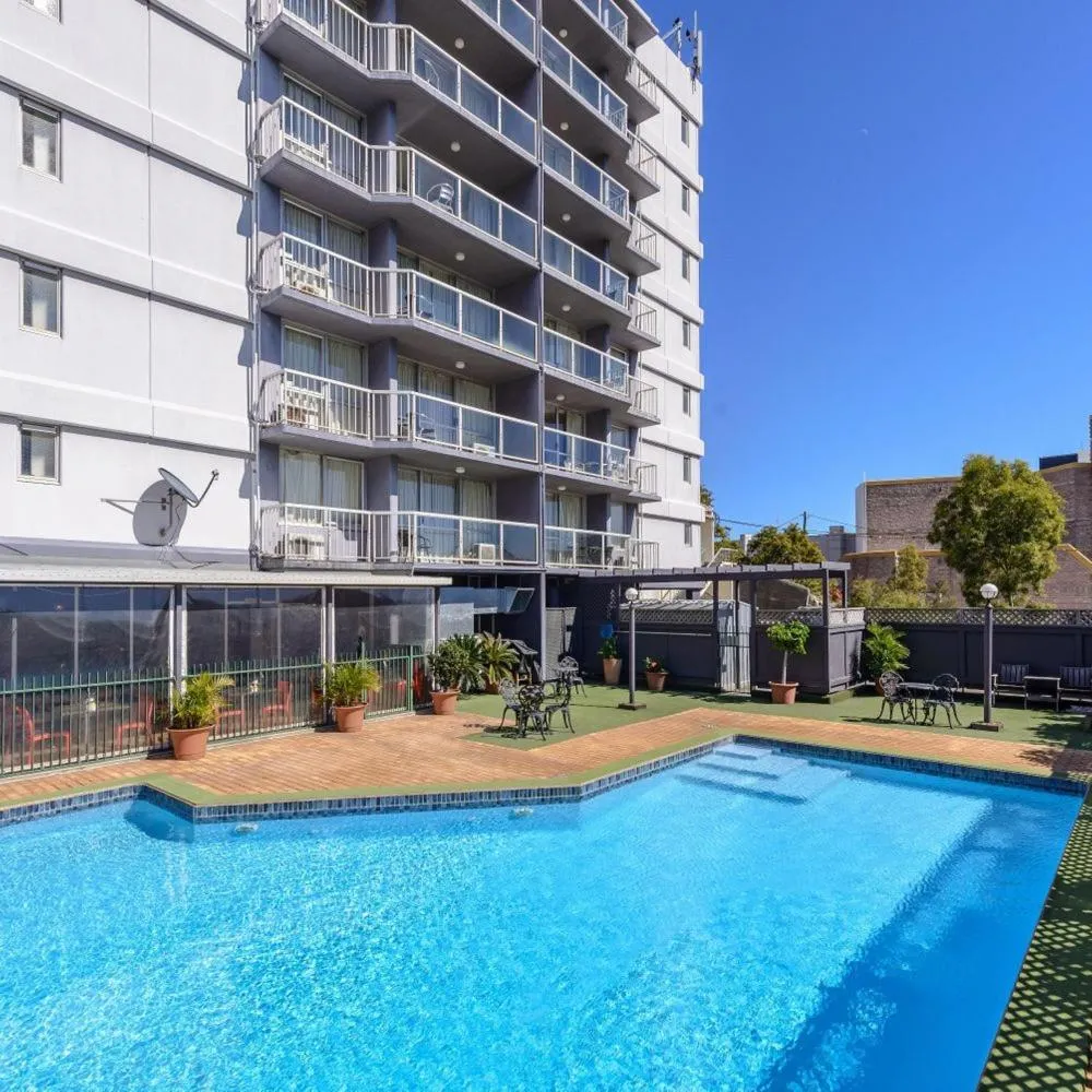 Pool view, Swimming Pool in Metro Hotel & Apartments Gladstone