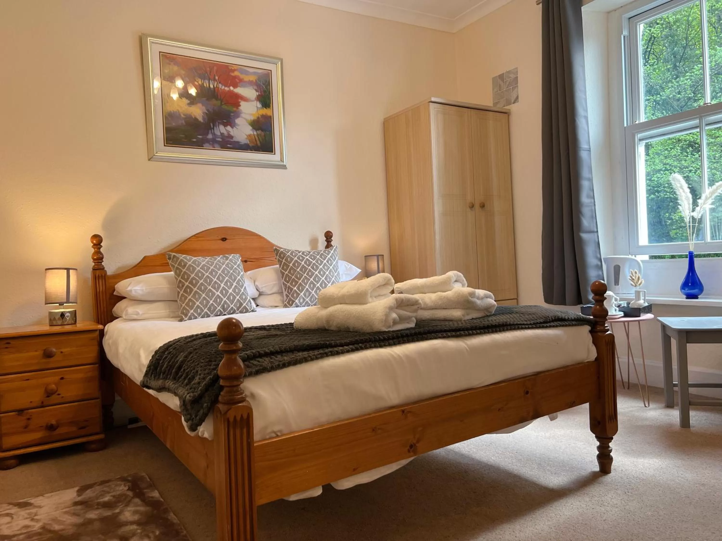 Photo of the whole room, Bed in Stone Lodge