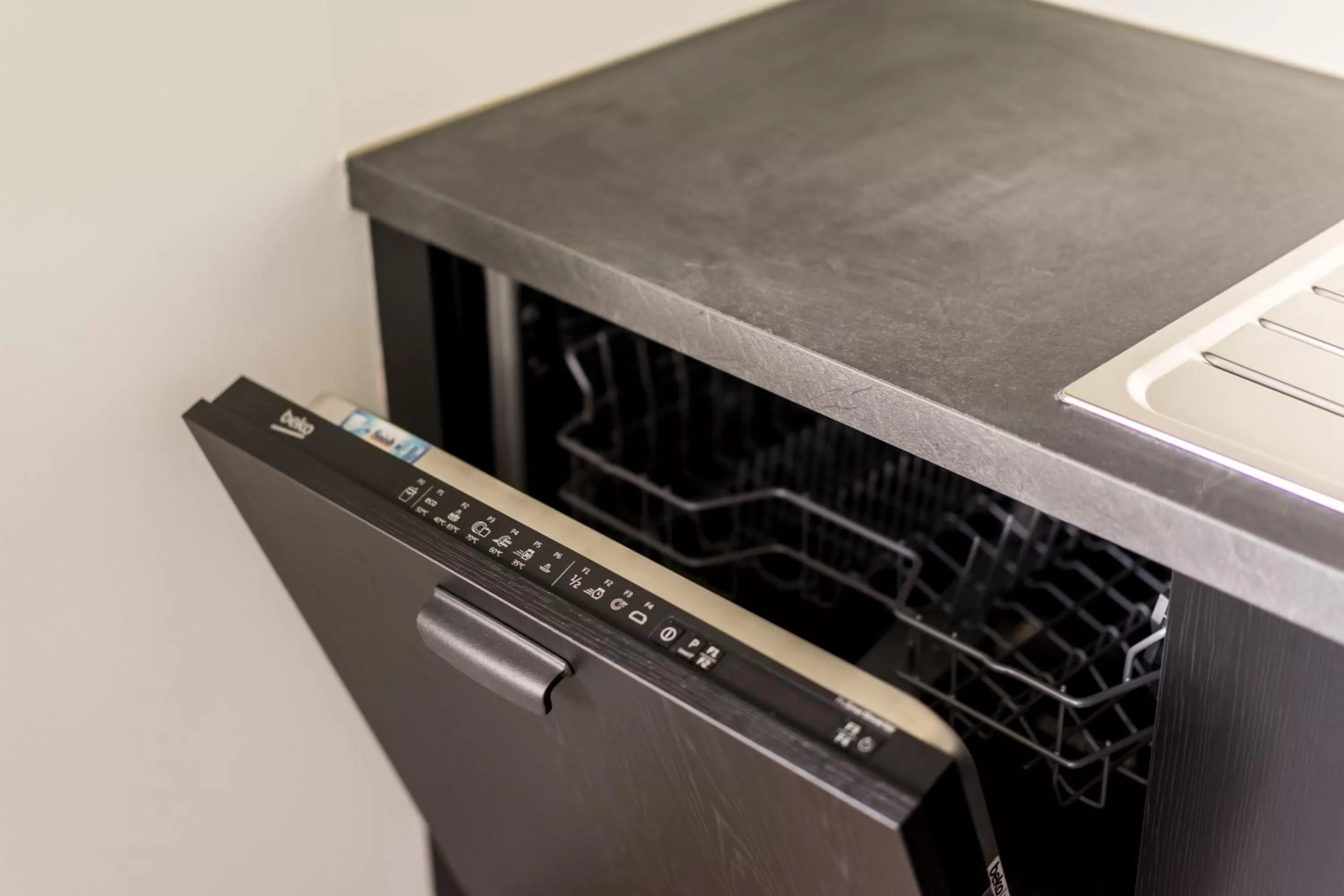 dishwasher in Quartier Le Sud