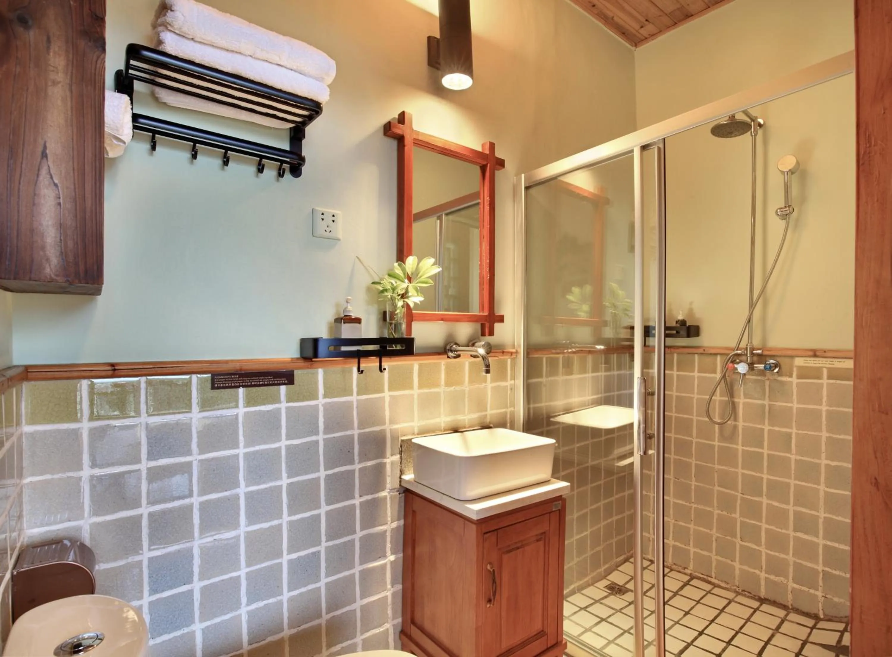 Shower in Yangshuo Village Inn Boutique Hotel