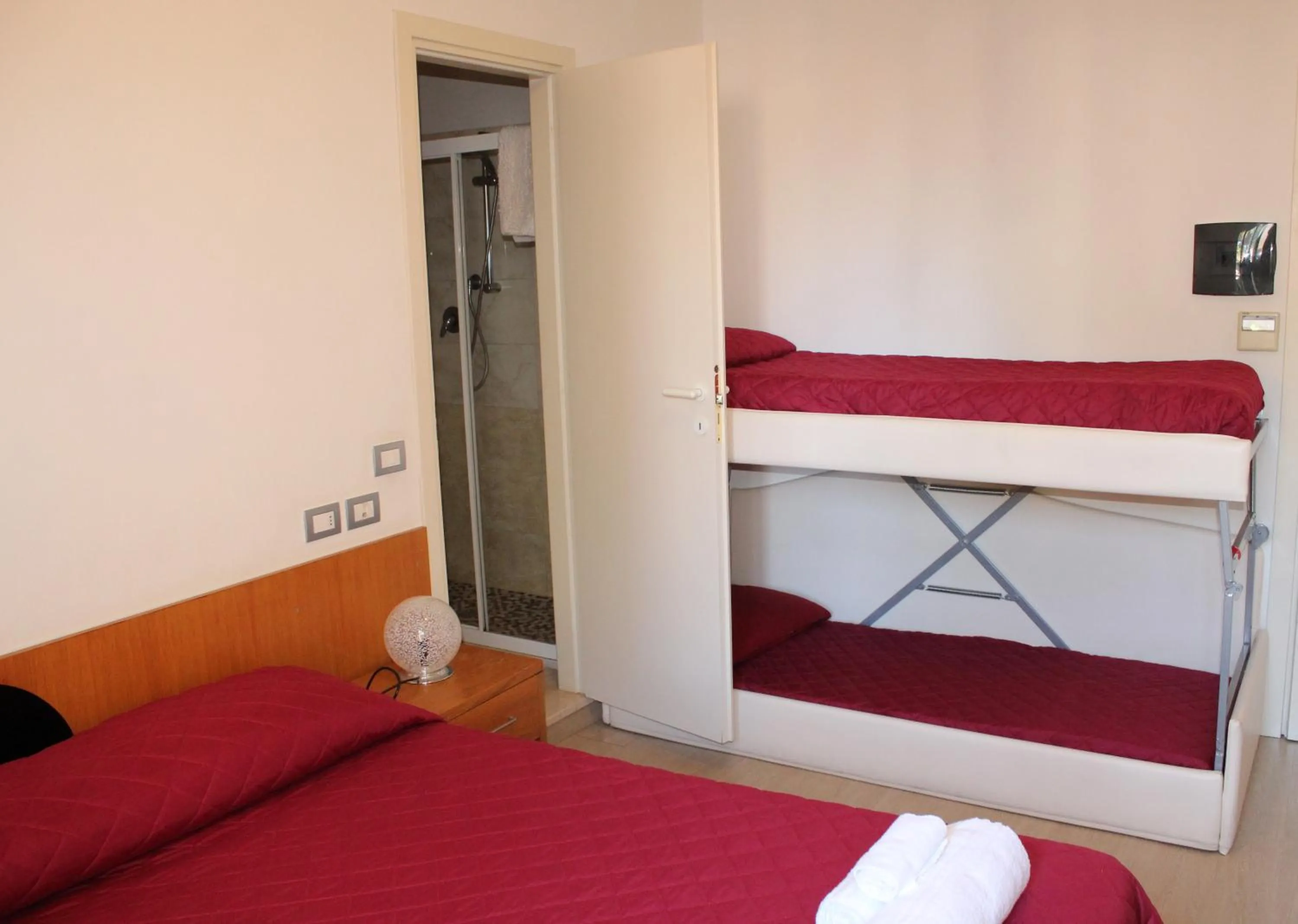 bunk bed, Bed in Hotel Morolli