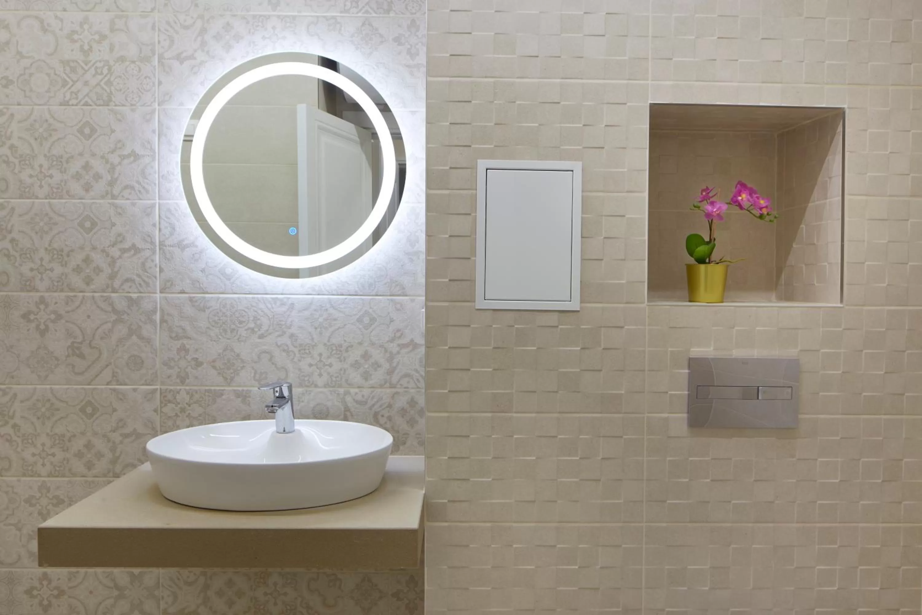 Bathroom in Bellicity Apart Complex