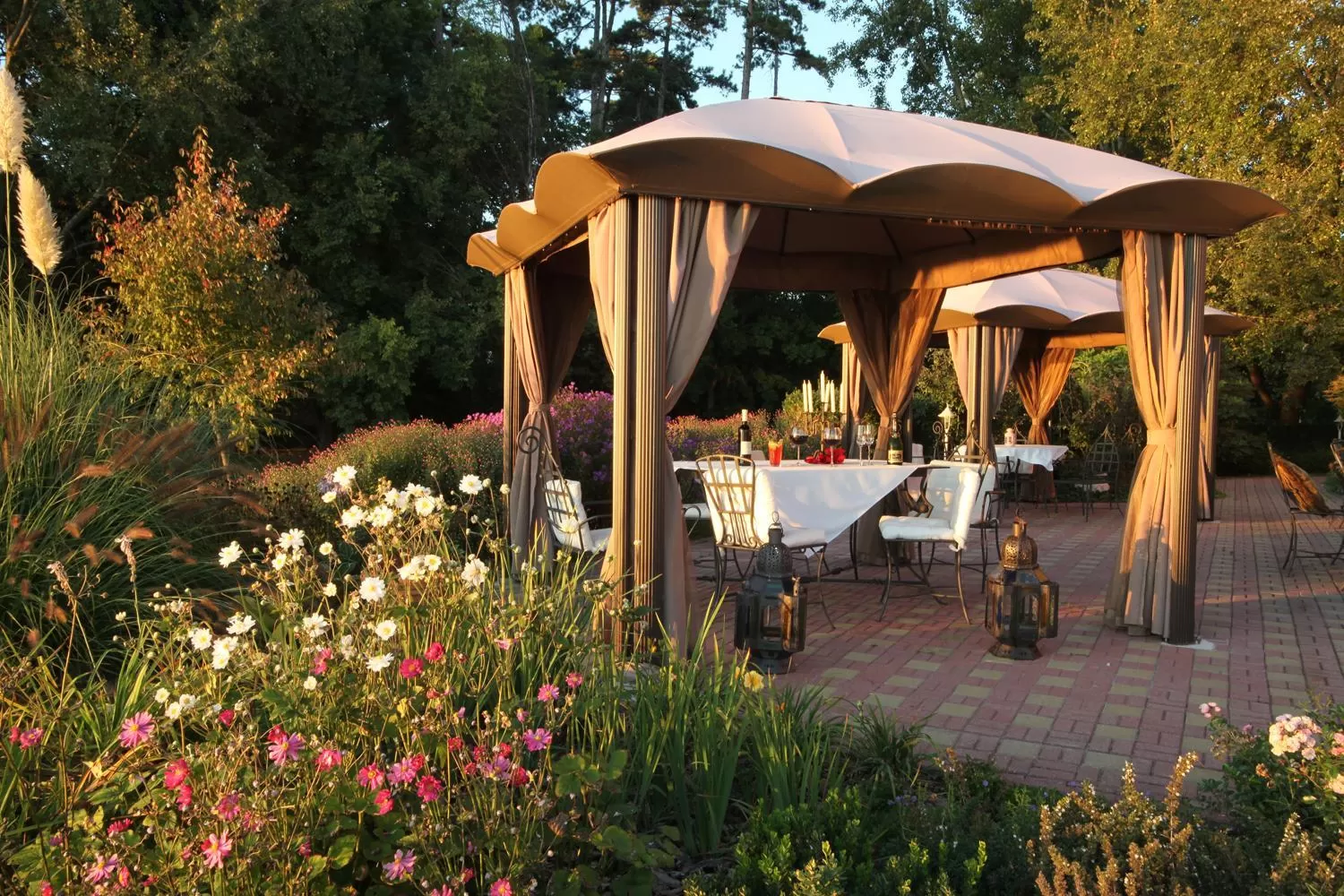 Balcony/Terrace, Restaurant/Places to Eat in Casablanca Panzió