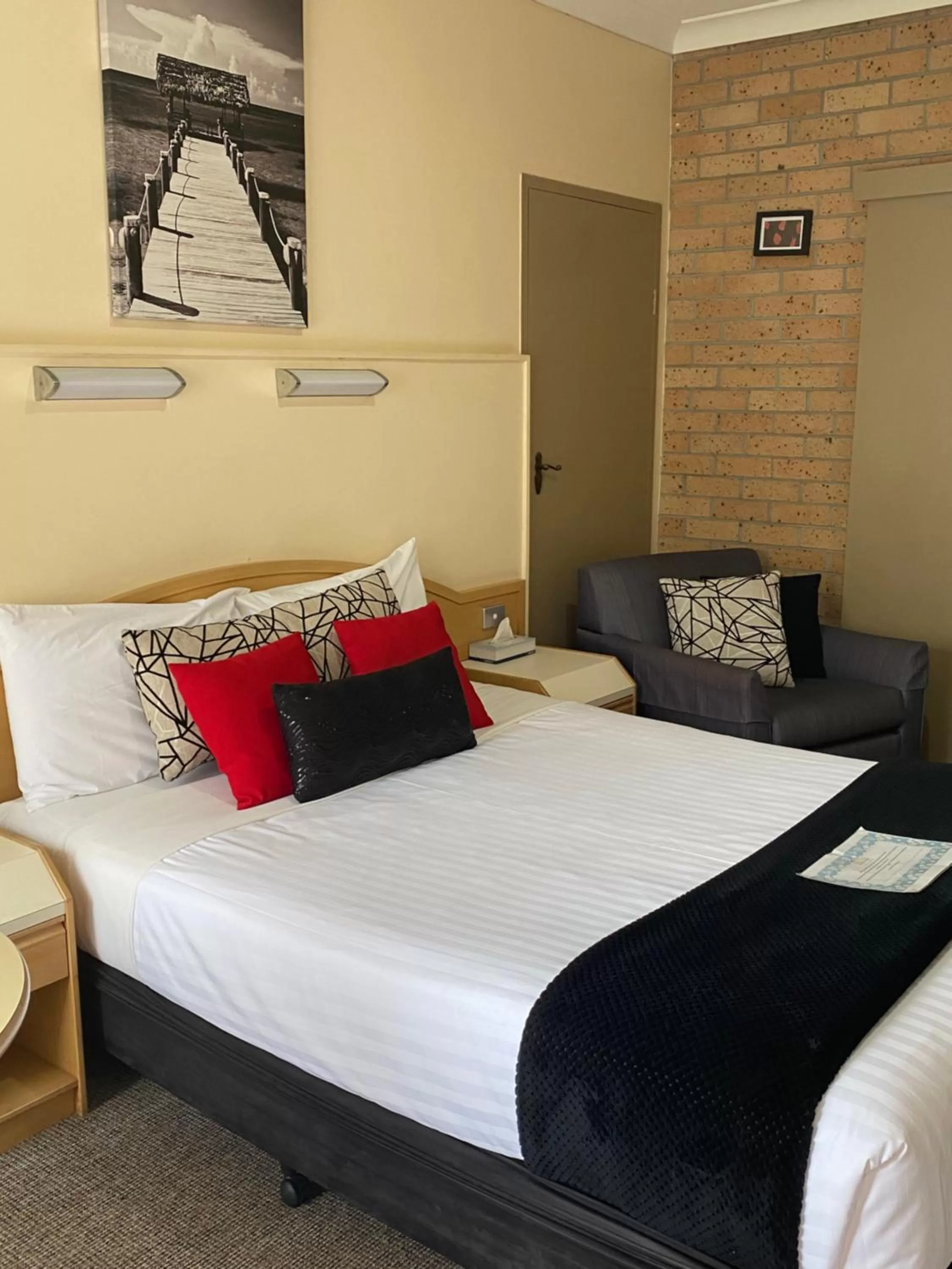 Bed in Marriott Park Motel