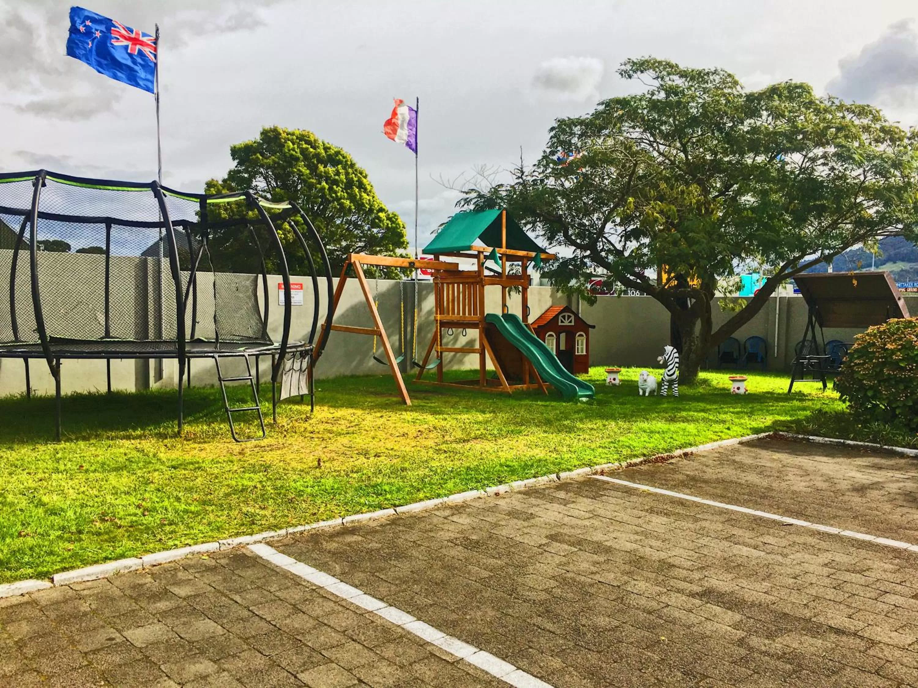 Garden in Red Rock Thermal Motel - Mineral Pool
