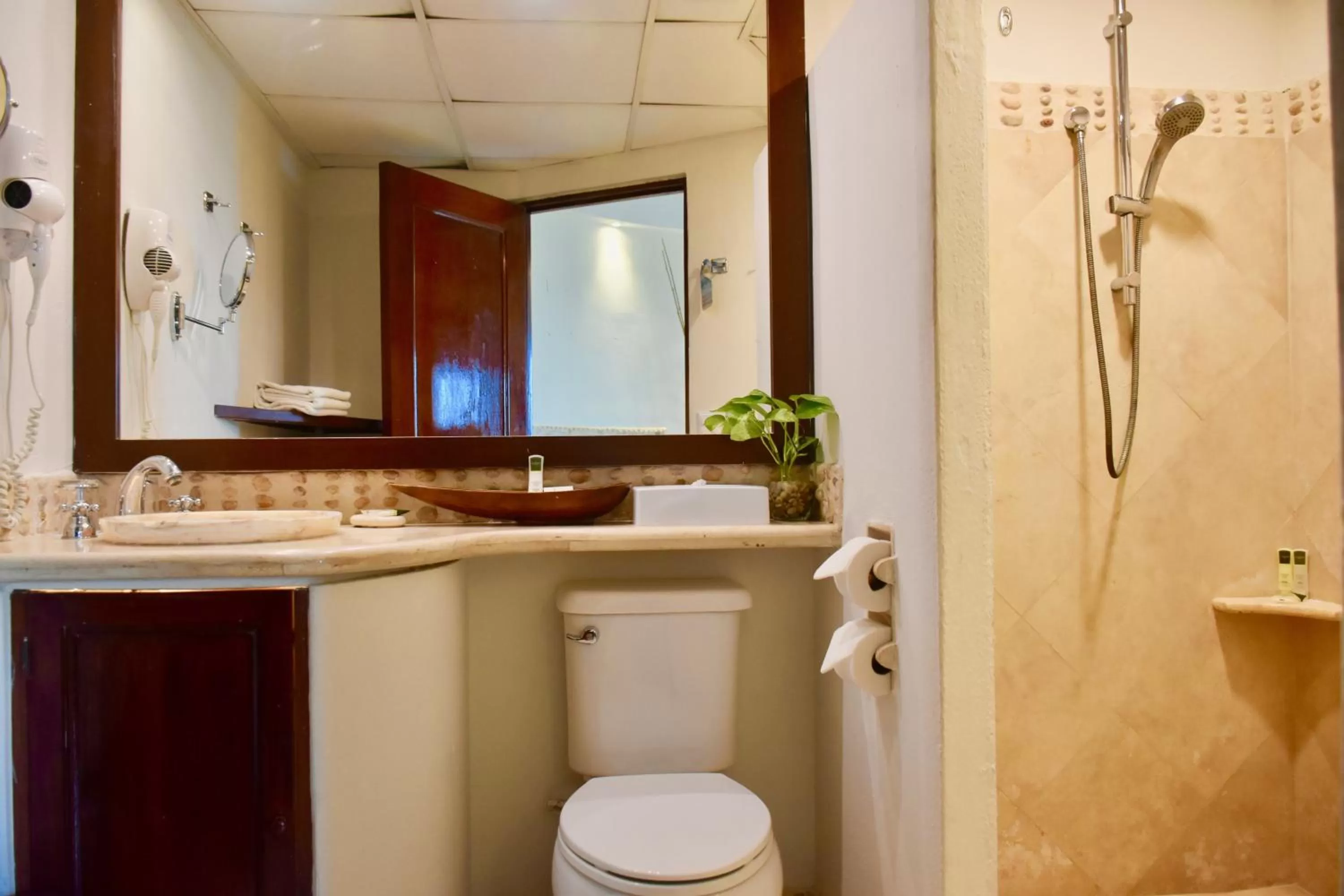 Shower in Playa Palms Beach Hotel