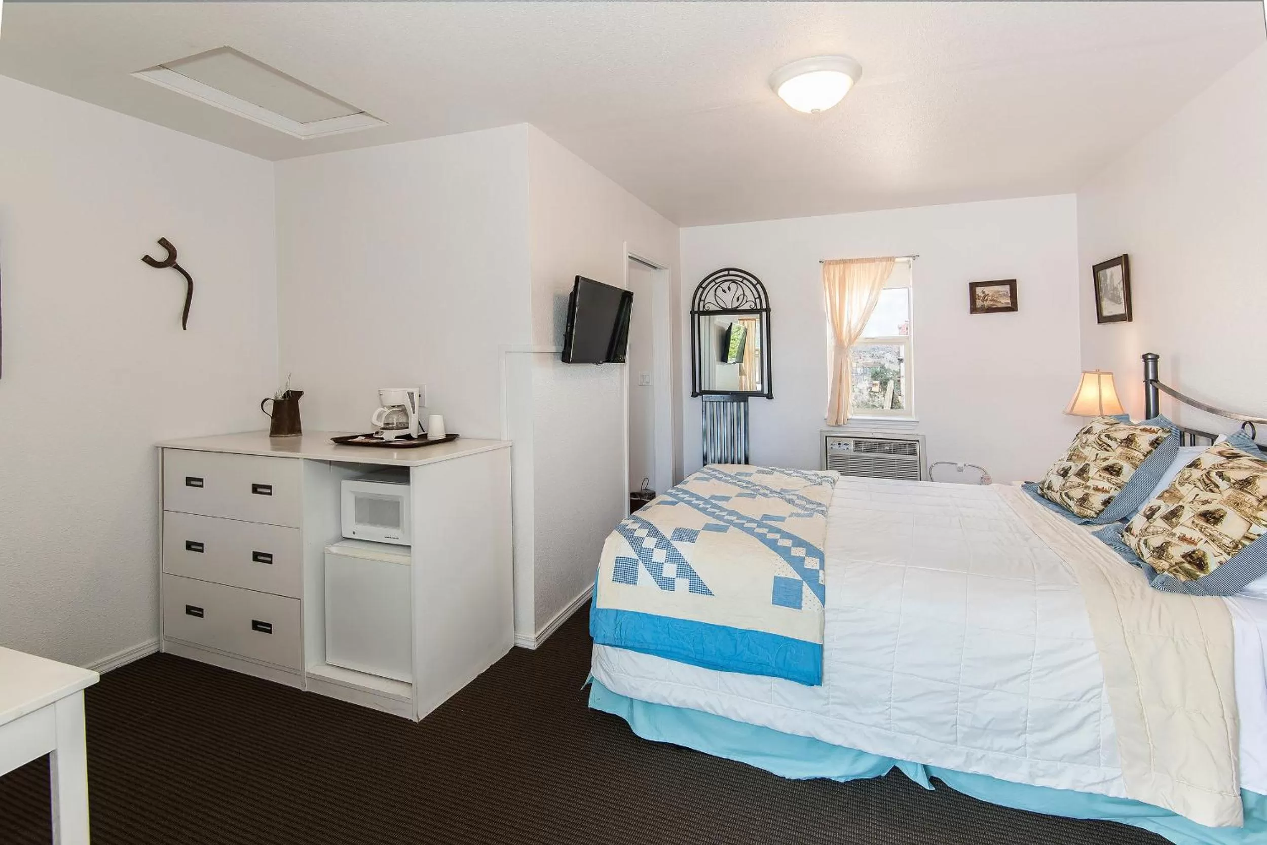 Other, Bed in Virginia City Inn