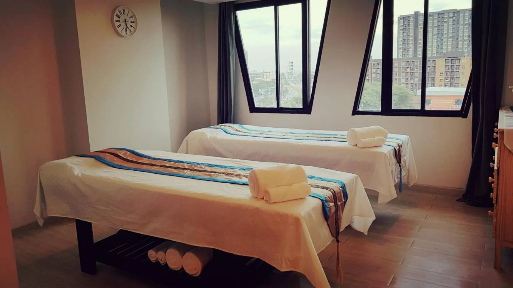 Massage, Bed in The Xtreme Suites