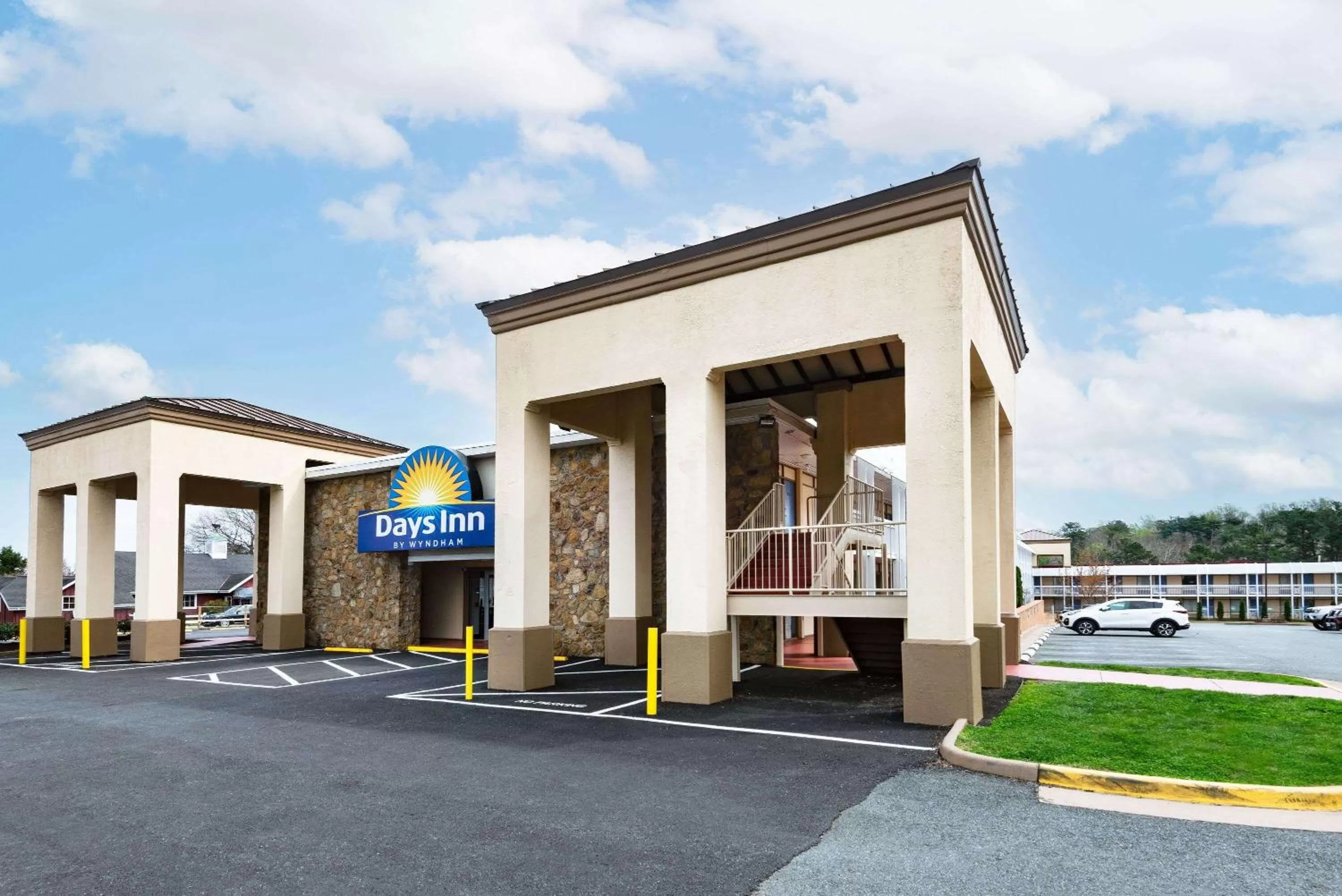 Property building in Days Inn by Wyndham Charlottesville/University Area