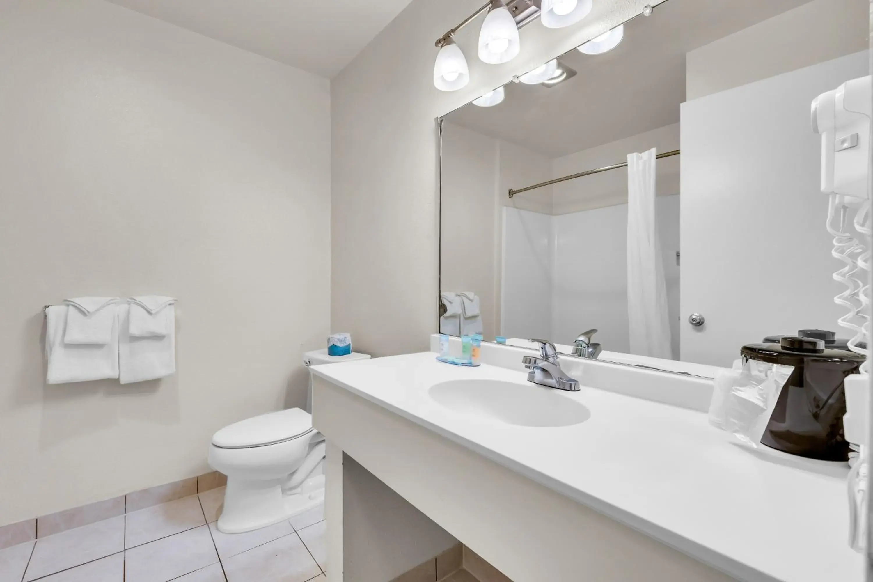 King Room with Balcony in Bay Breeze Inn King Room with Balcony in Bay Breeze Inn