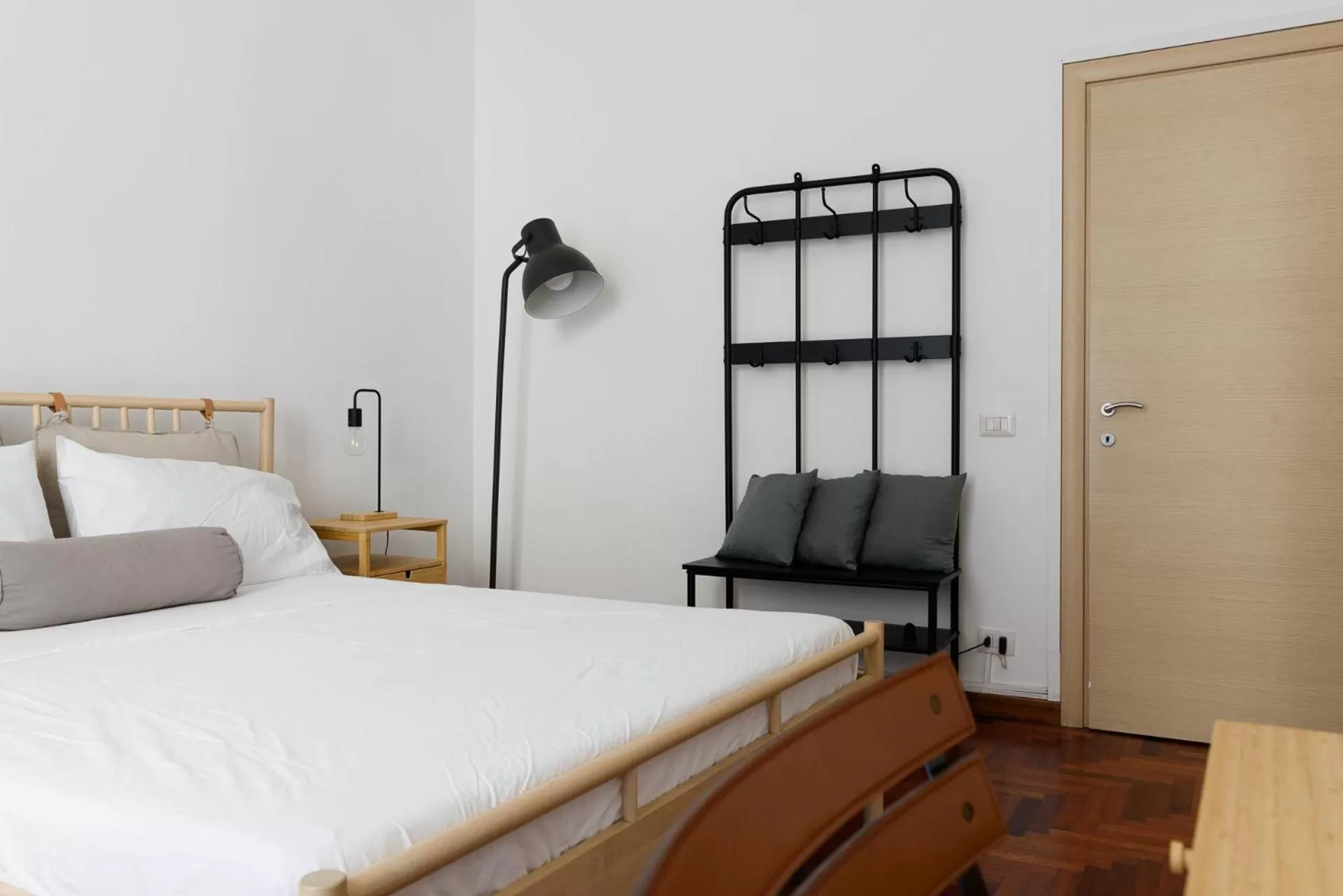 Bedroom, Bed in B&D Dolce Vita