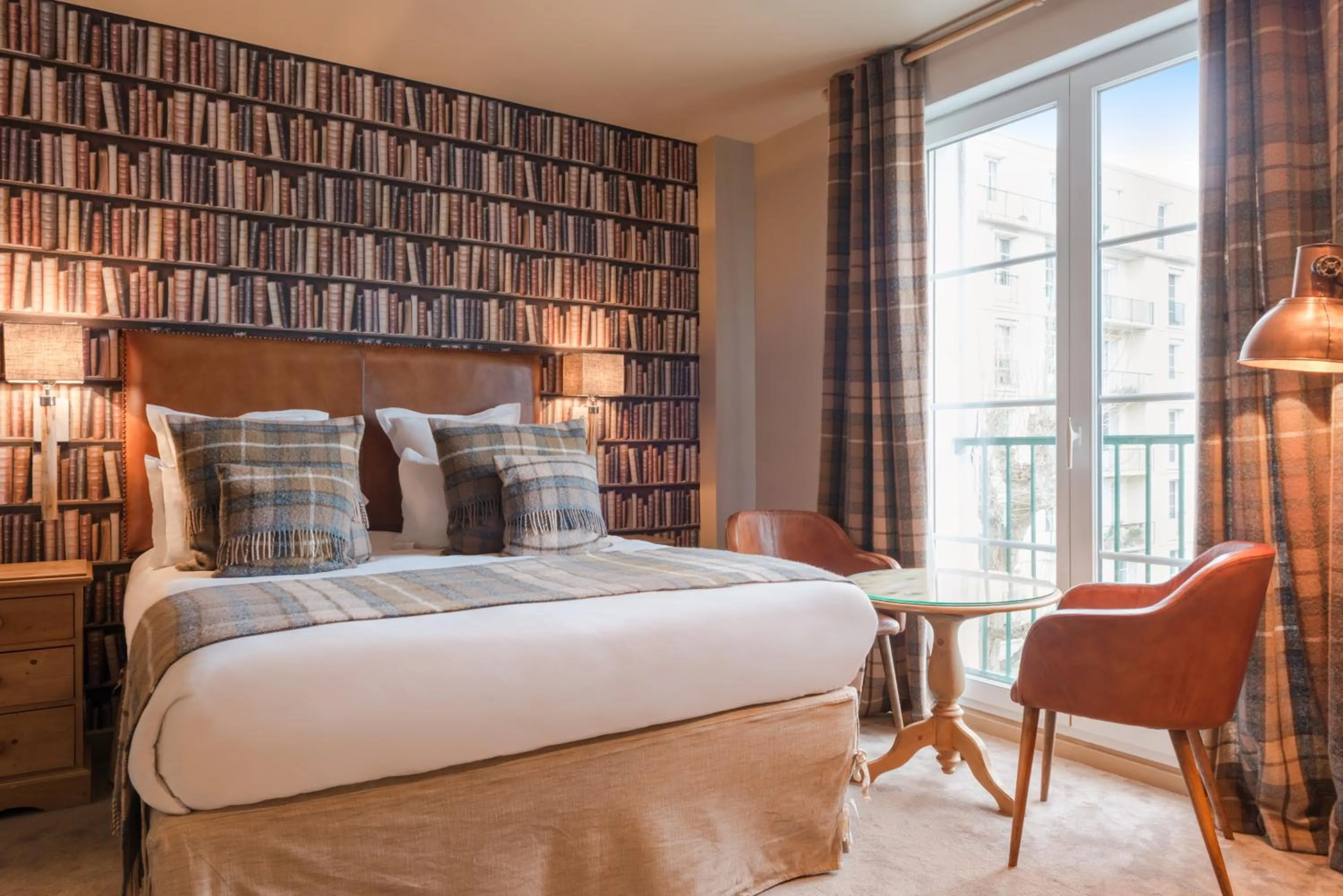 Seating area, Bed in Hôtel Spa Vent d'Ouest