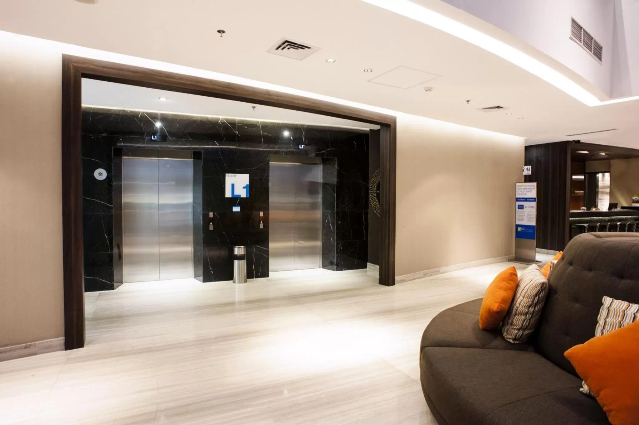 Lobby or reception in Holiday Inn Express Surabaya CenterPoint by IHG