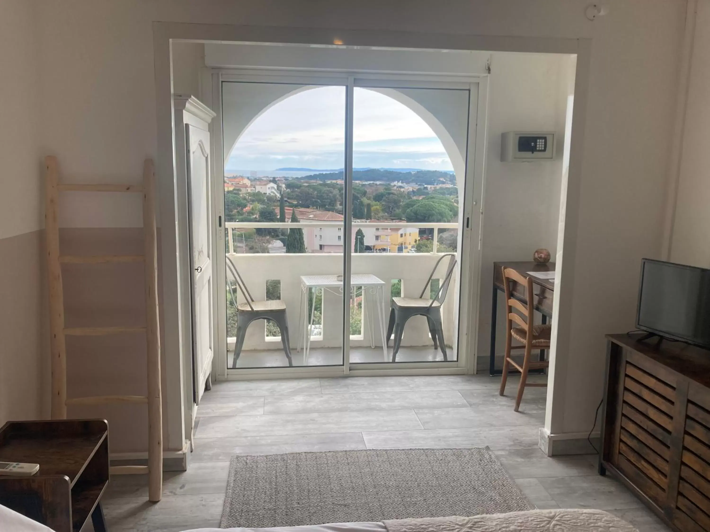 Superior Double Room with Balcony - Sea View in Hôtel Paradis Superior Double Room with Balcony - Sea View in Hôtel Paradis