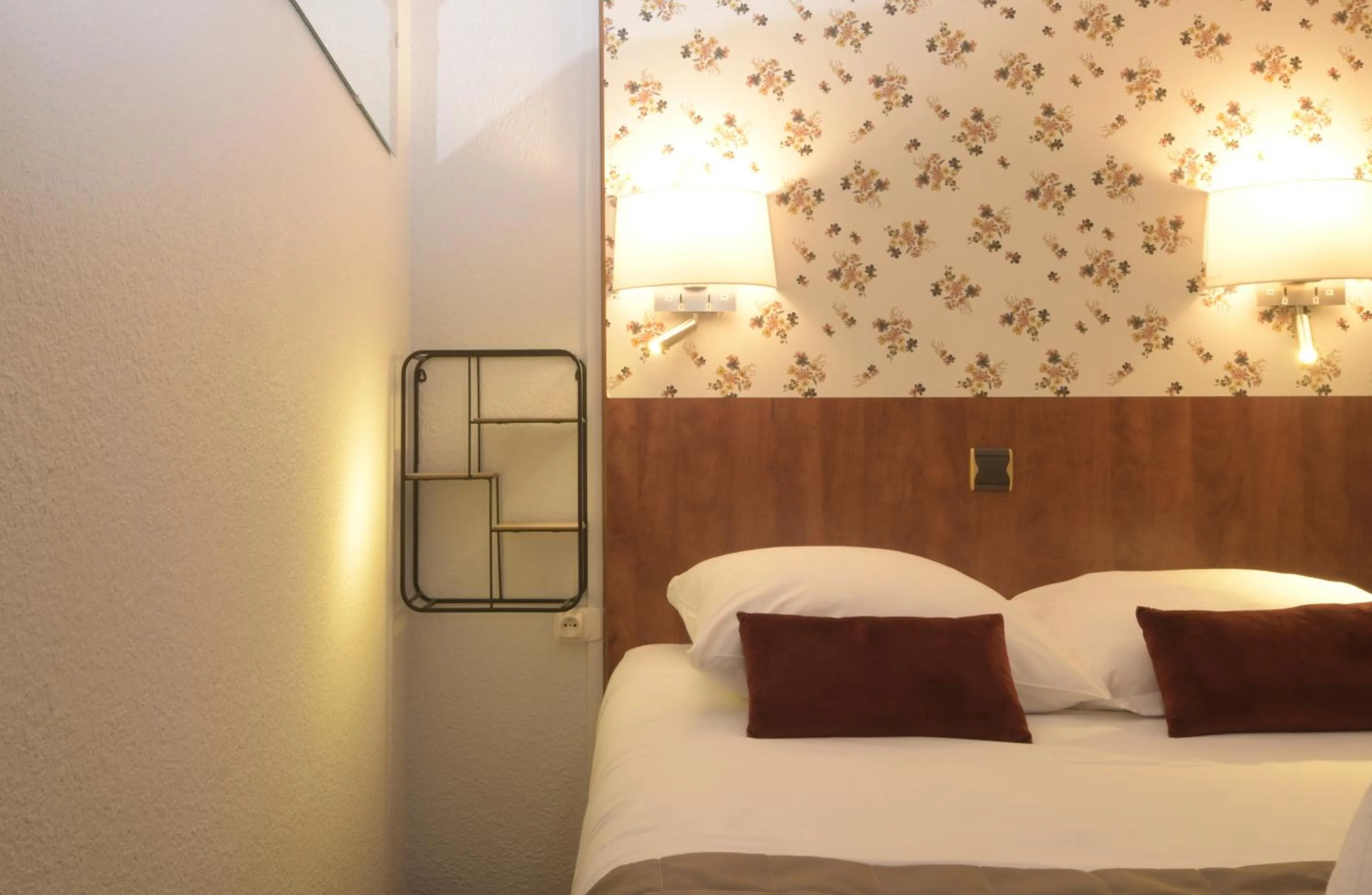 Photo of the whole room, Bed in Hotel Arc-En-Ciel Colmar Contact Hotel