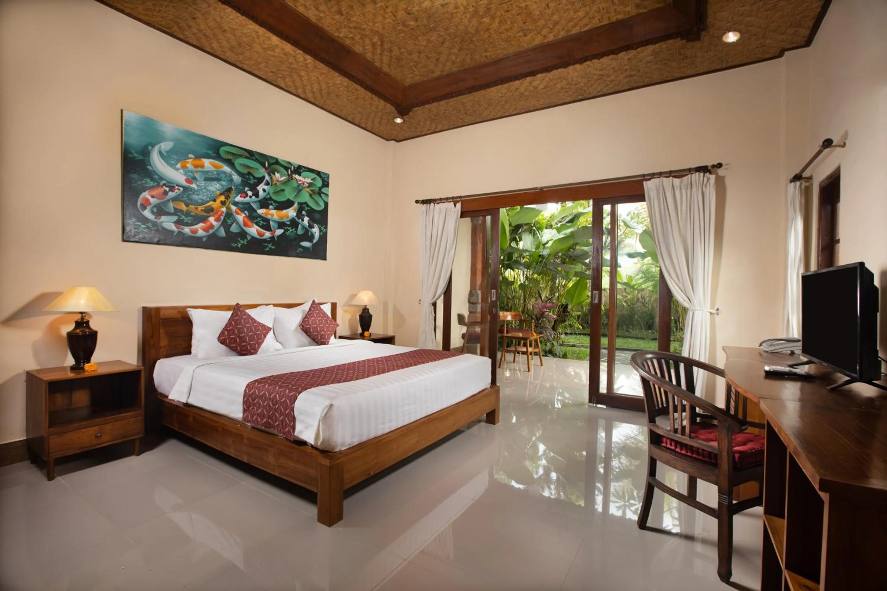 Photo of the whole room, Bed in Uma Sari Cottage by Mahaputra