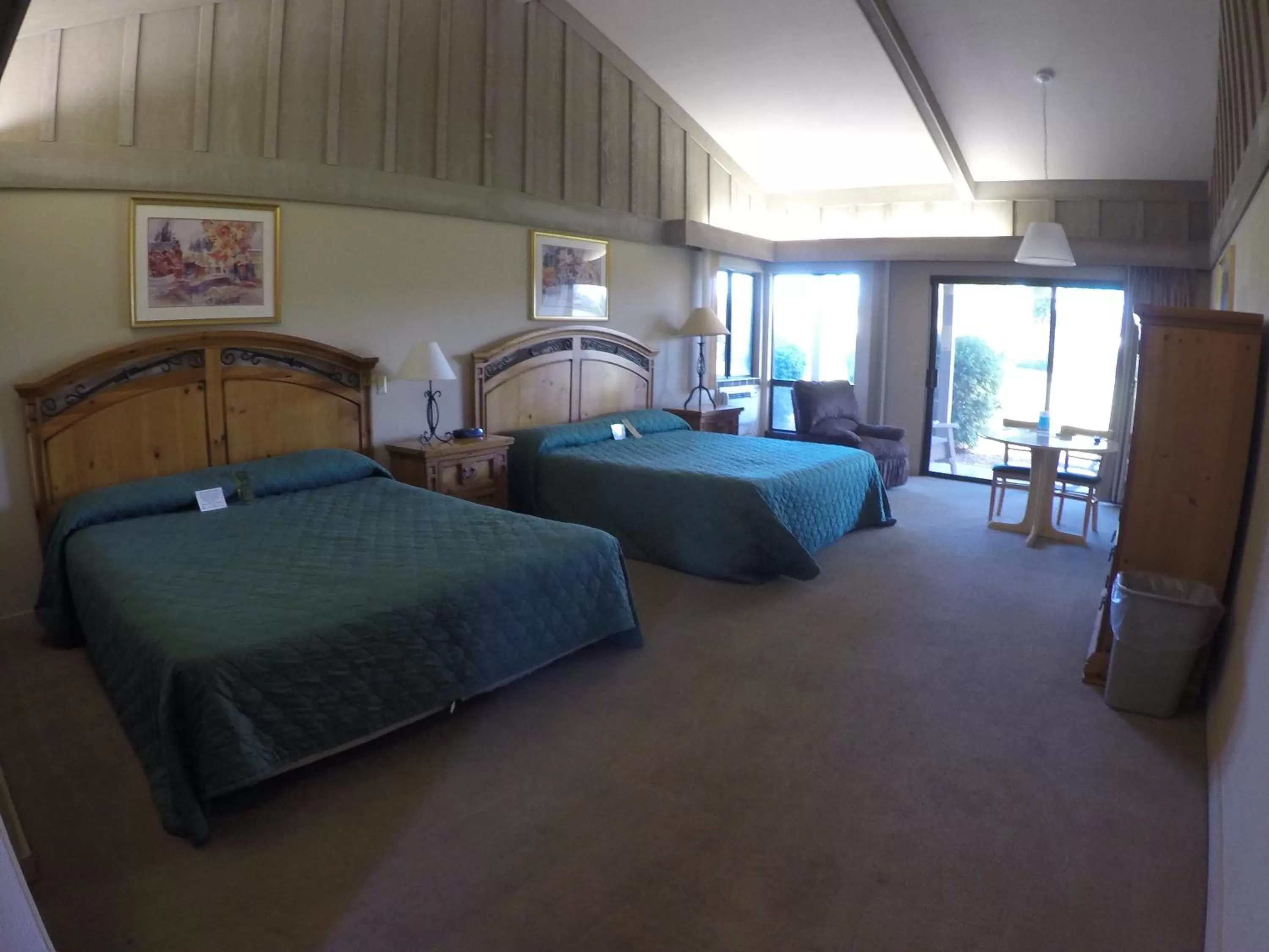 Photo of the whole room, Bed in Ridgemark Golf Club and Resort