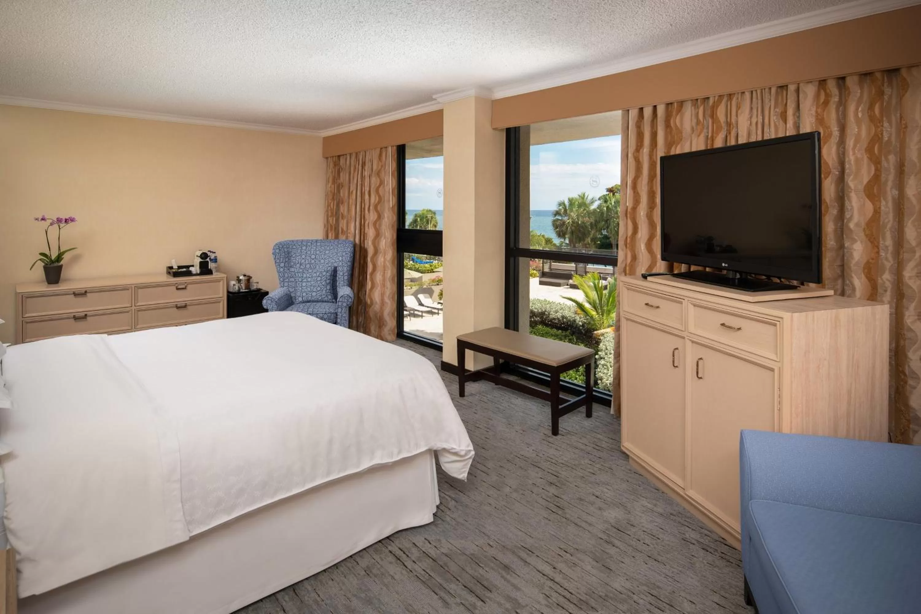 Photo of the whole room, Bed in Sheraton Santo Domingo