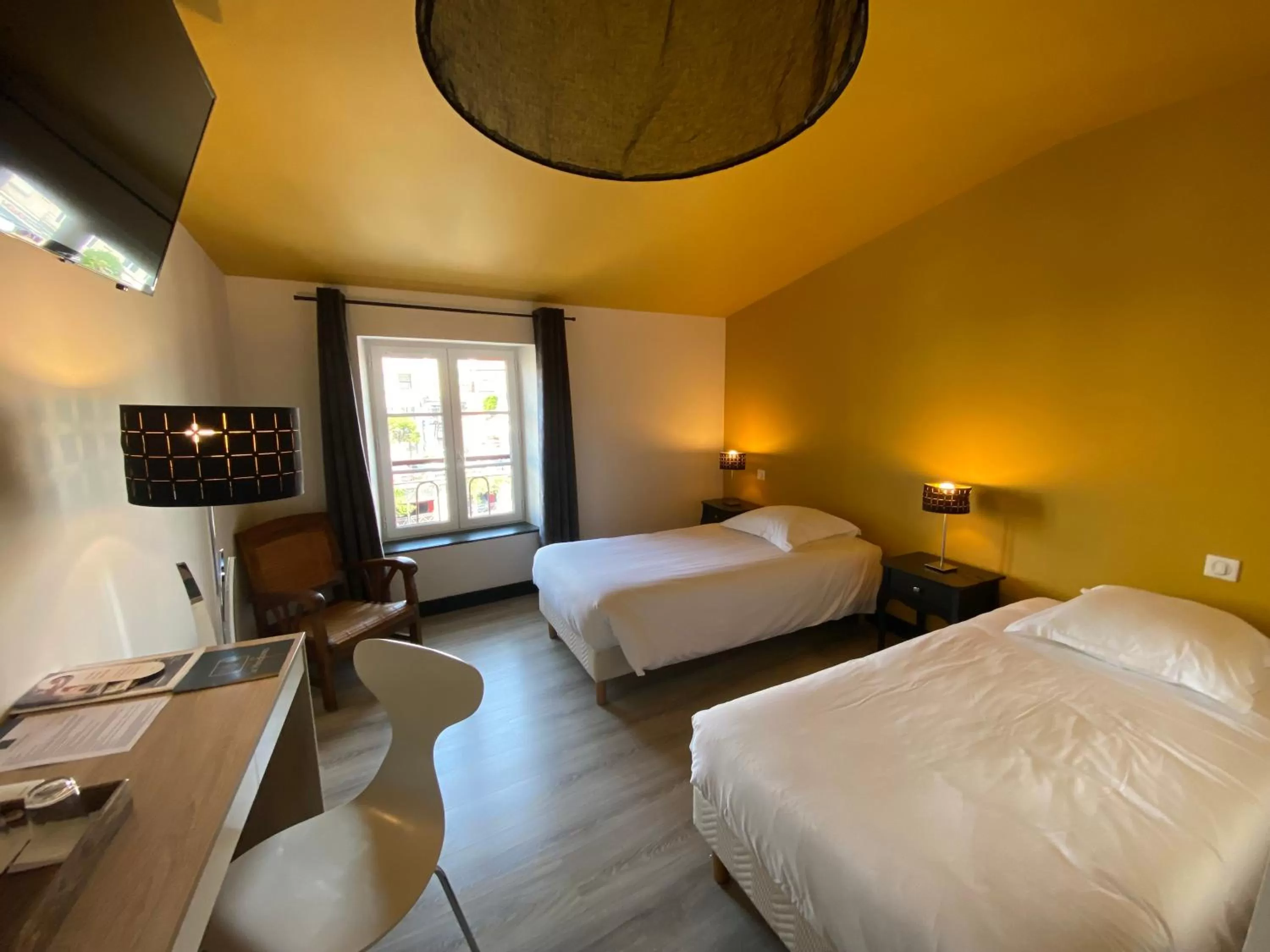 Photo of the whole room in Le Miredames Hôtel-Bar