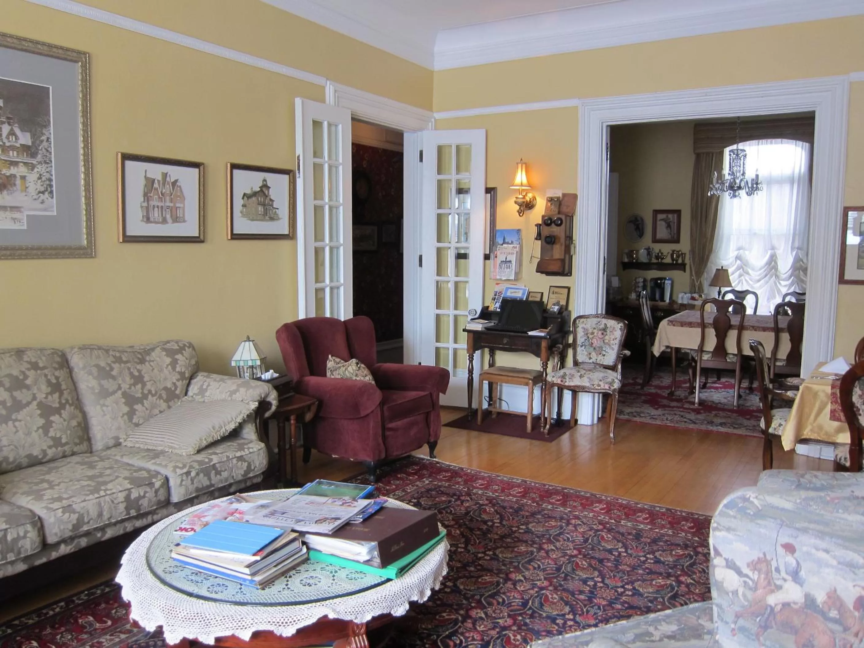 Seating area in McGee's Inn