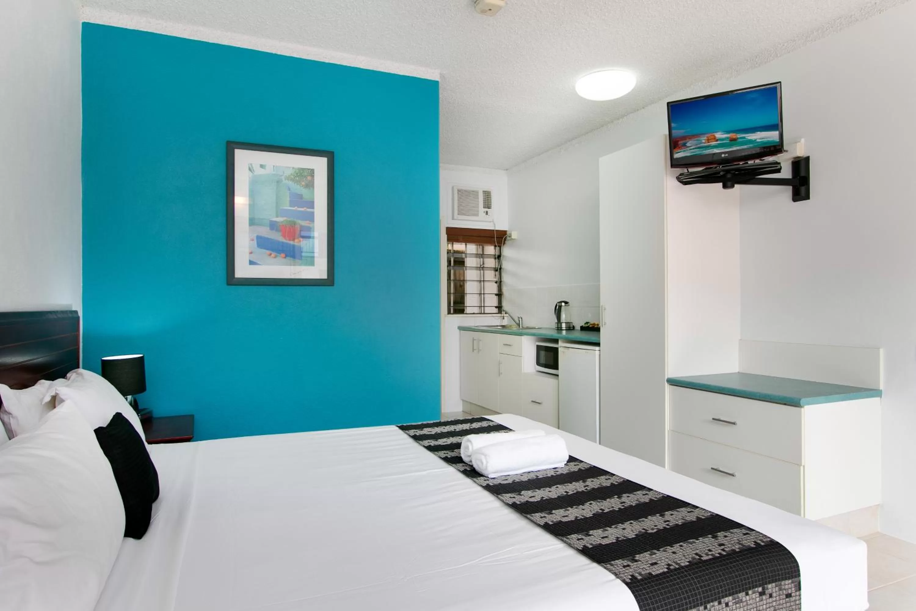 Bedroom, Bed in Cairns City Palms