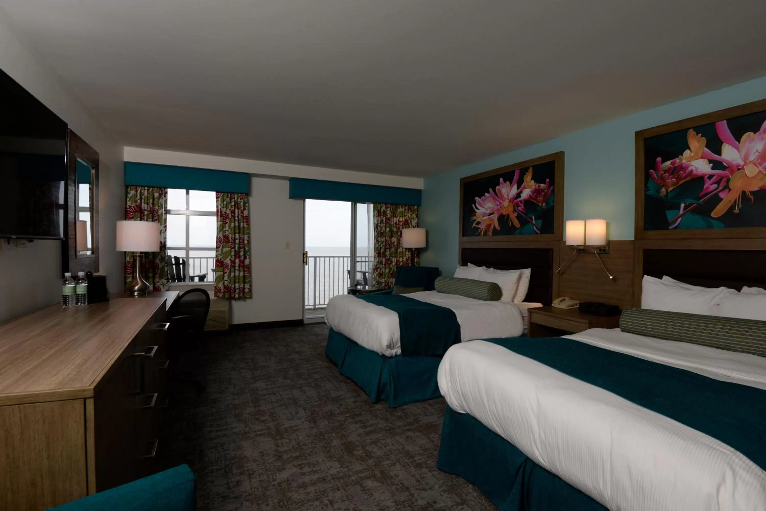 View (from property/room), Bed in Rod 'N' Reel Resort