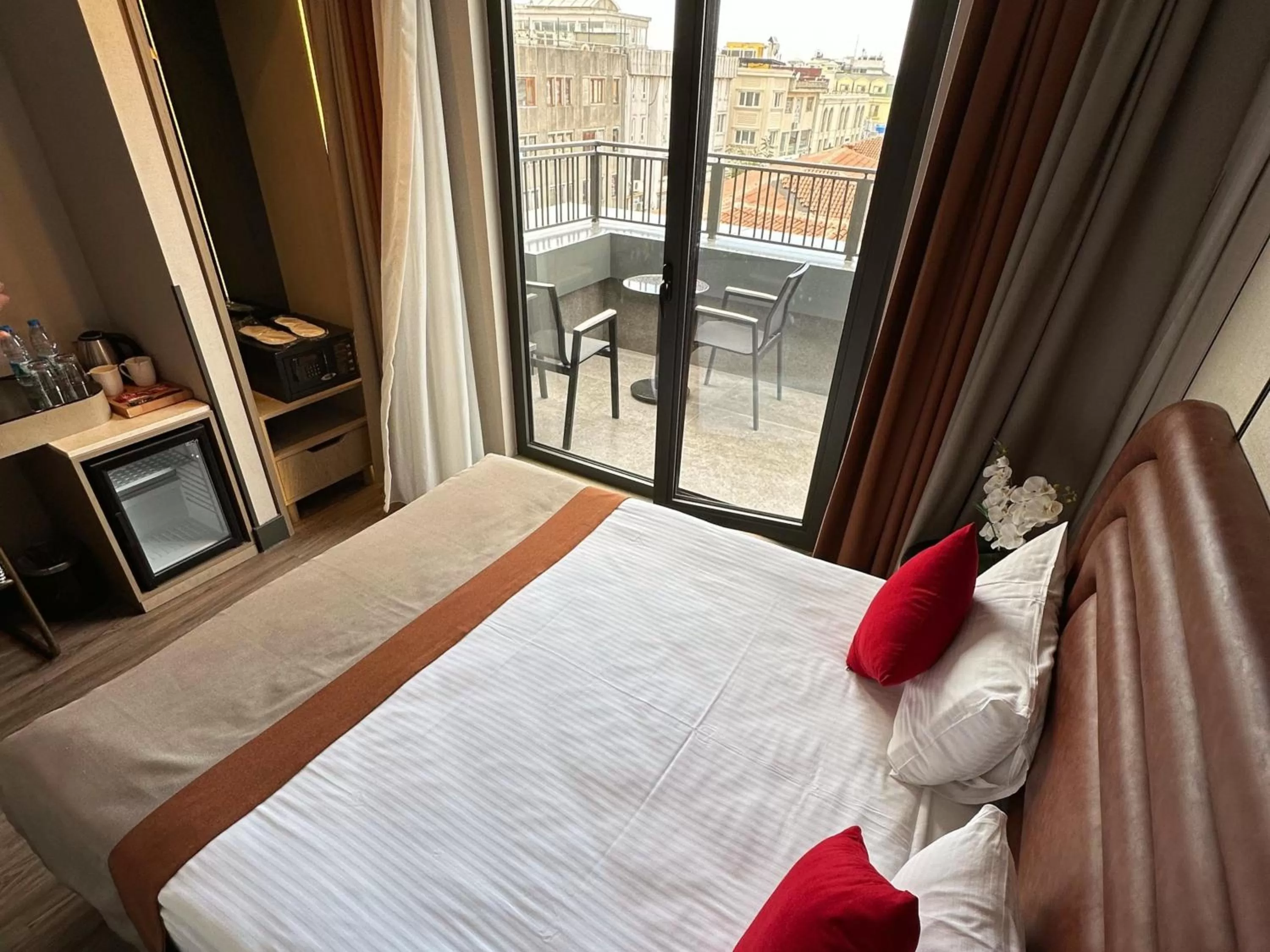 Bed in Edition Old City Hotel