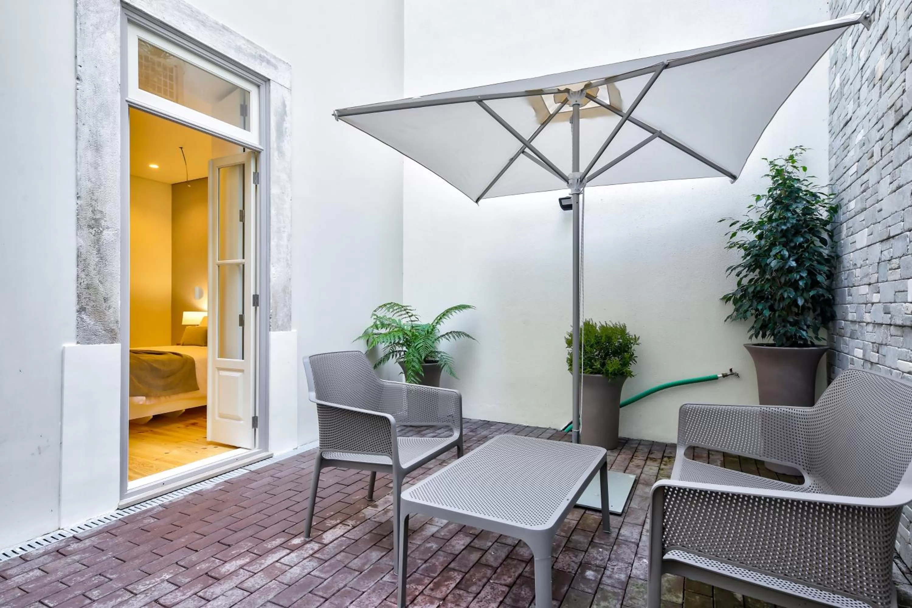 Seating area in Avenue Garden