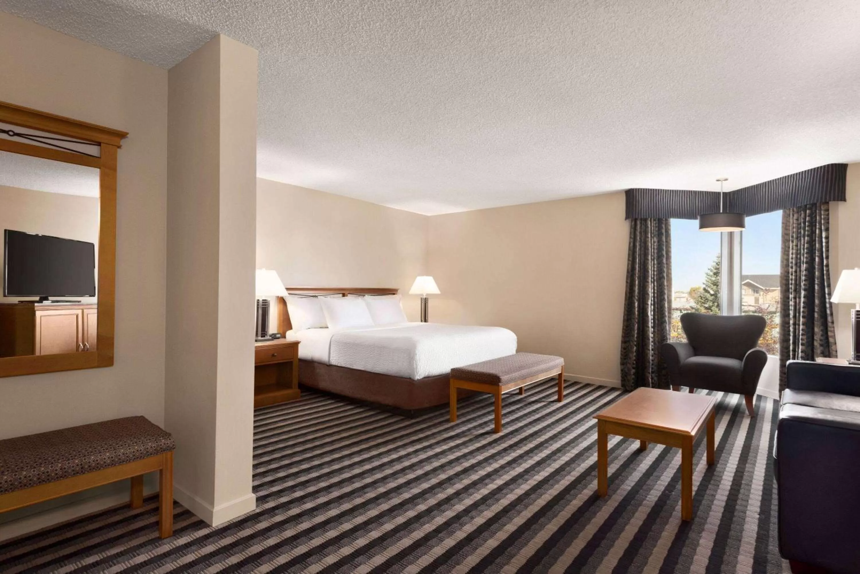 Photo of the whole room, Bed in Royal Hotel West Edmonton, Trademark Collection by Wyndham