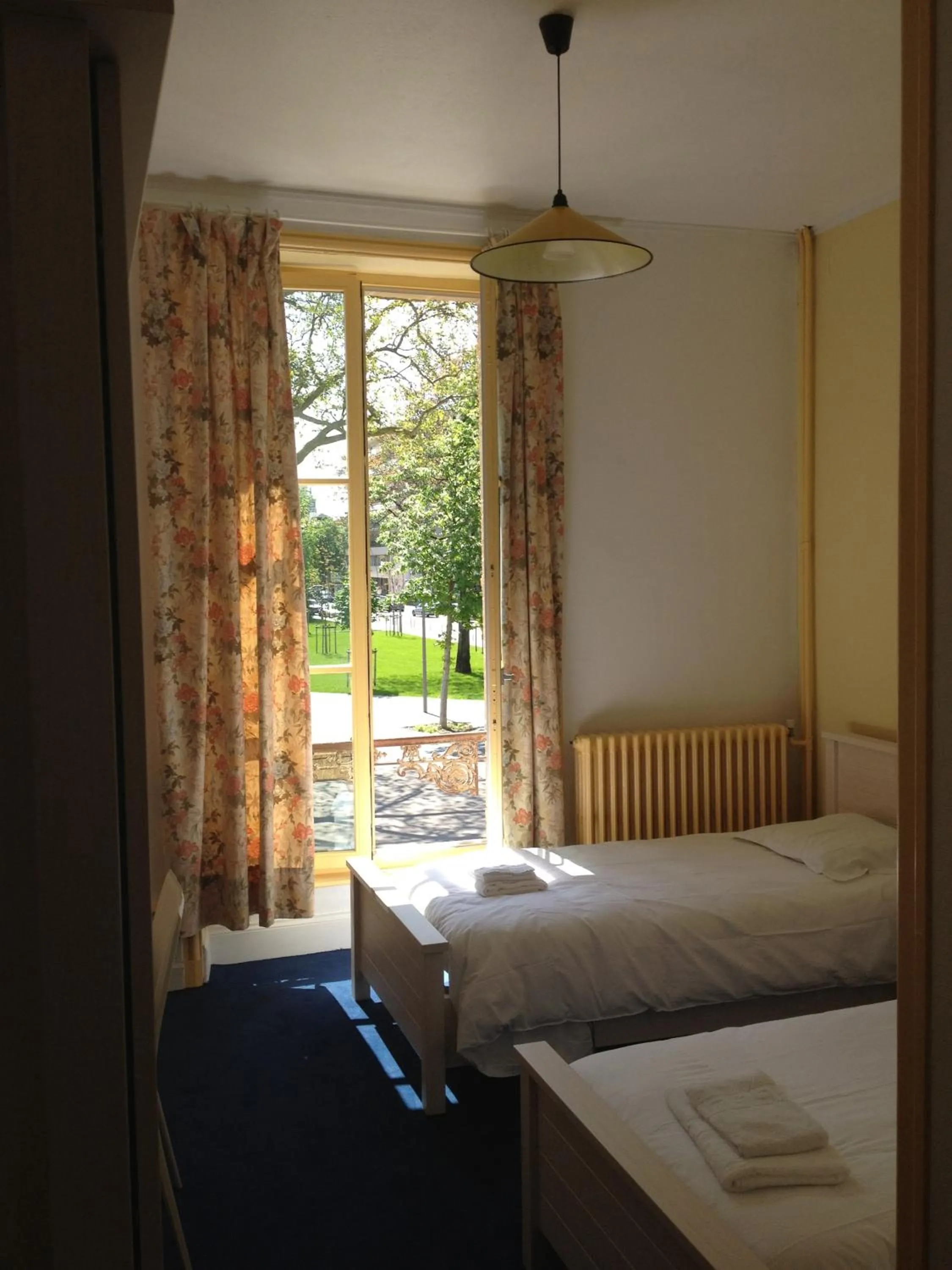 Photo of the whole room, Bed in Hotel Couleurs Sud Centre-ville Gare Charleville-Mézières