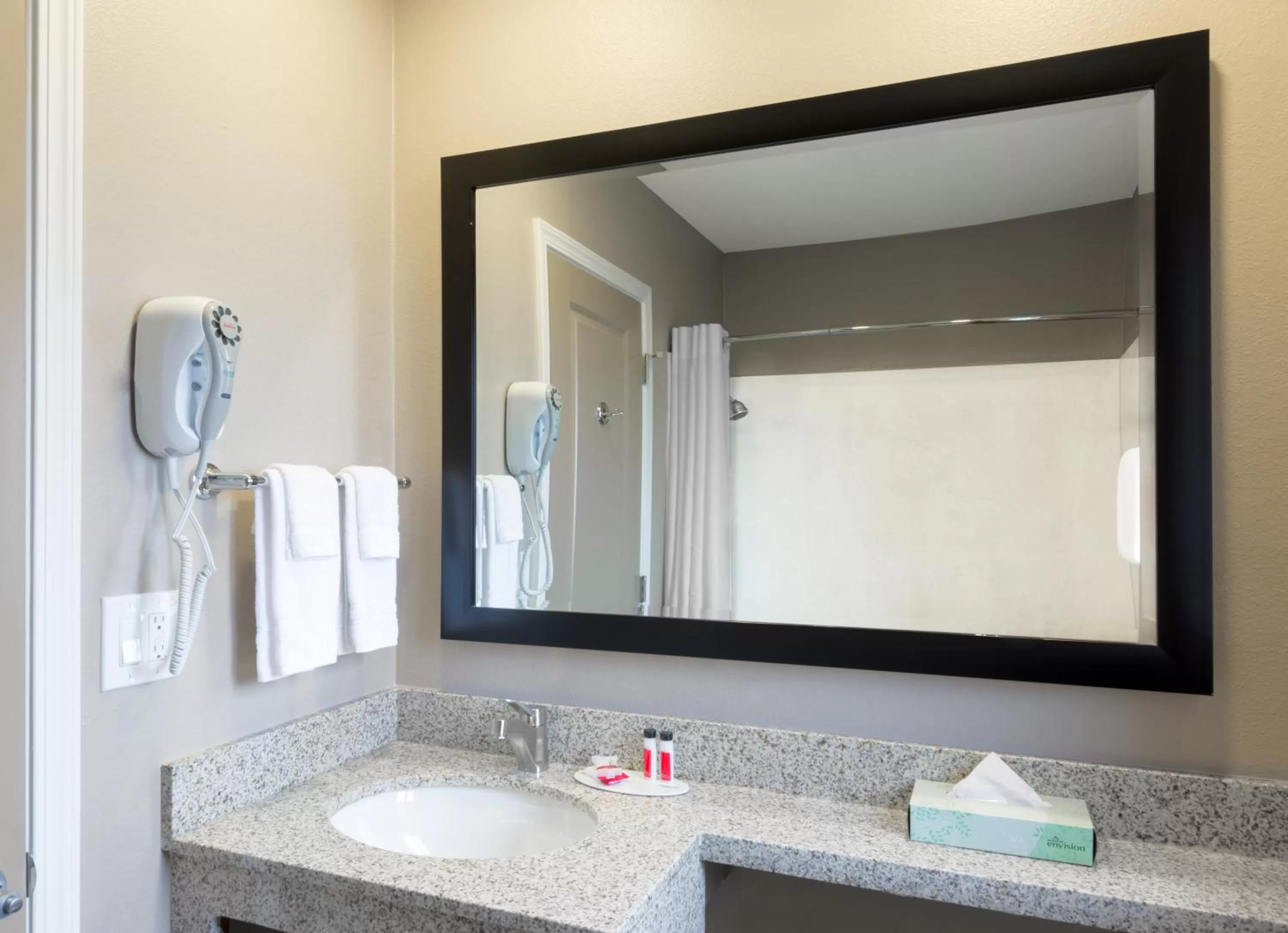 Bathroom in Travelodge by Wyndham Eureka