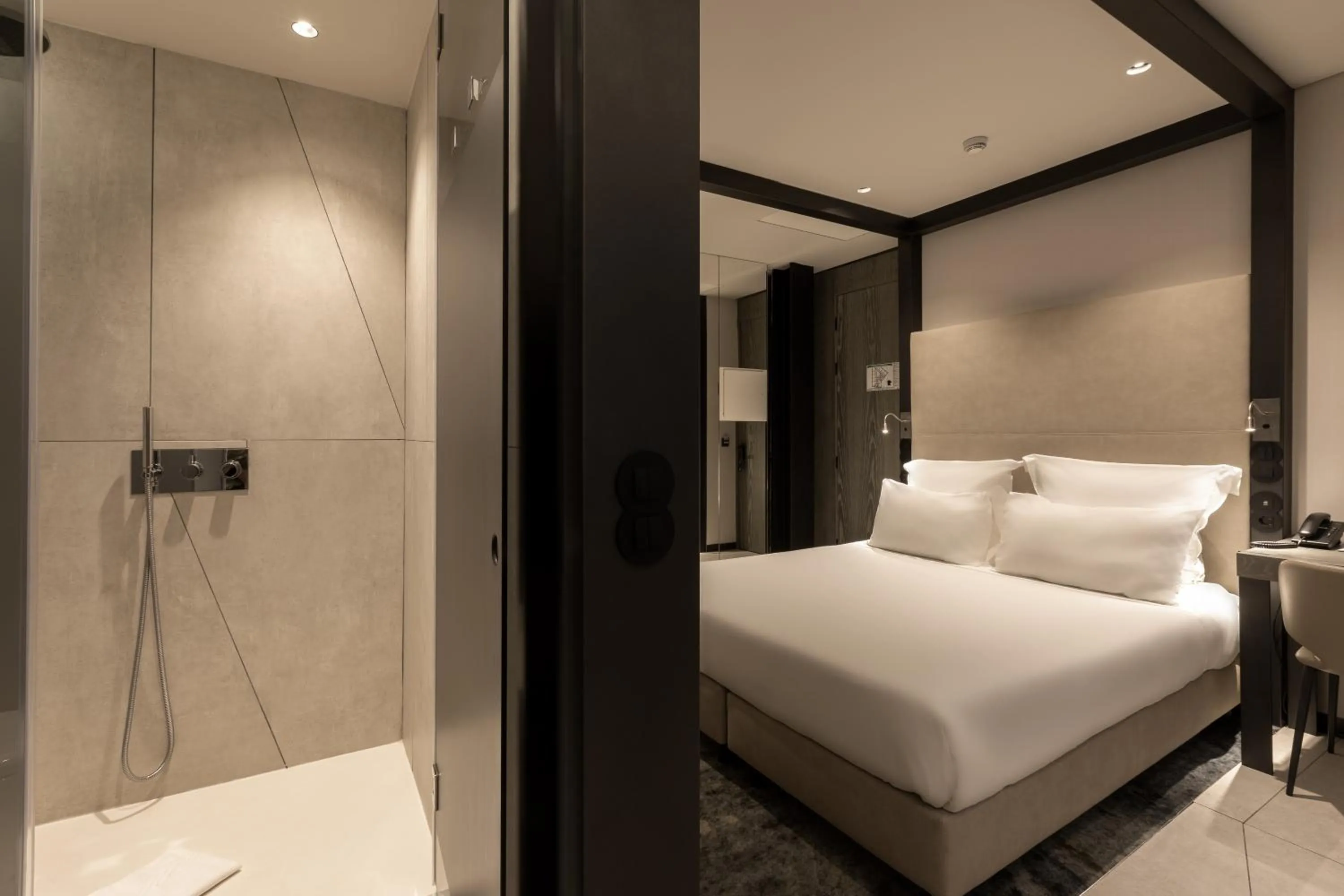 Bed in Porto Royal Bridges Hotel