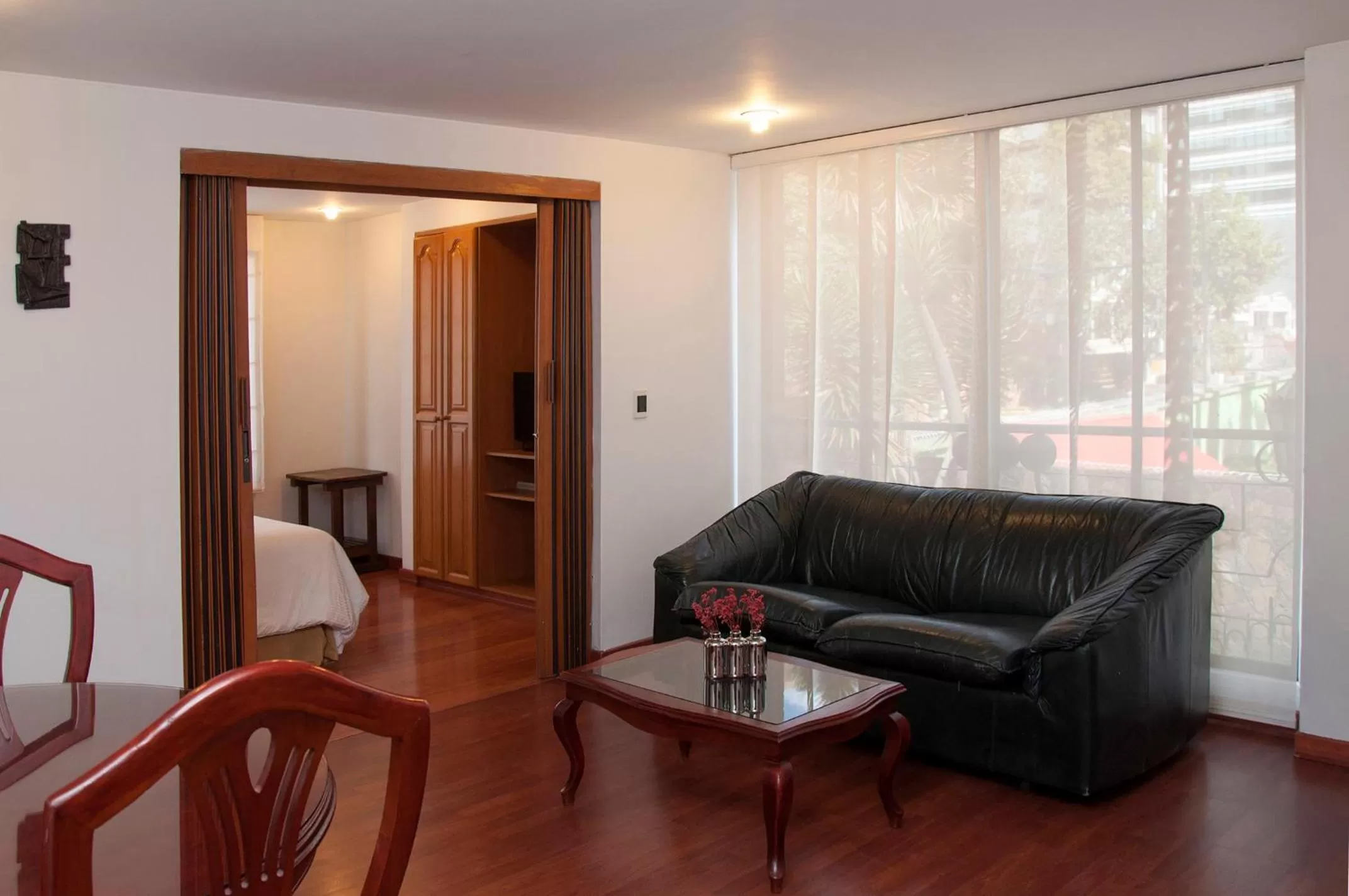 Seating area in Apartaestudios Los Andes