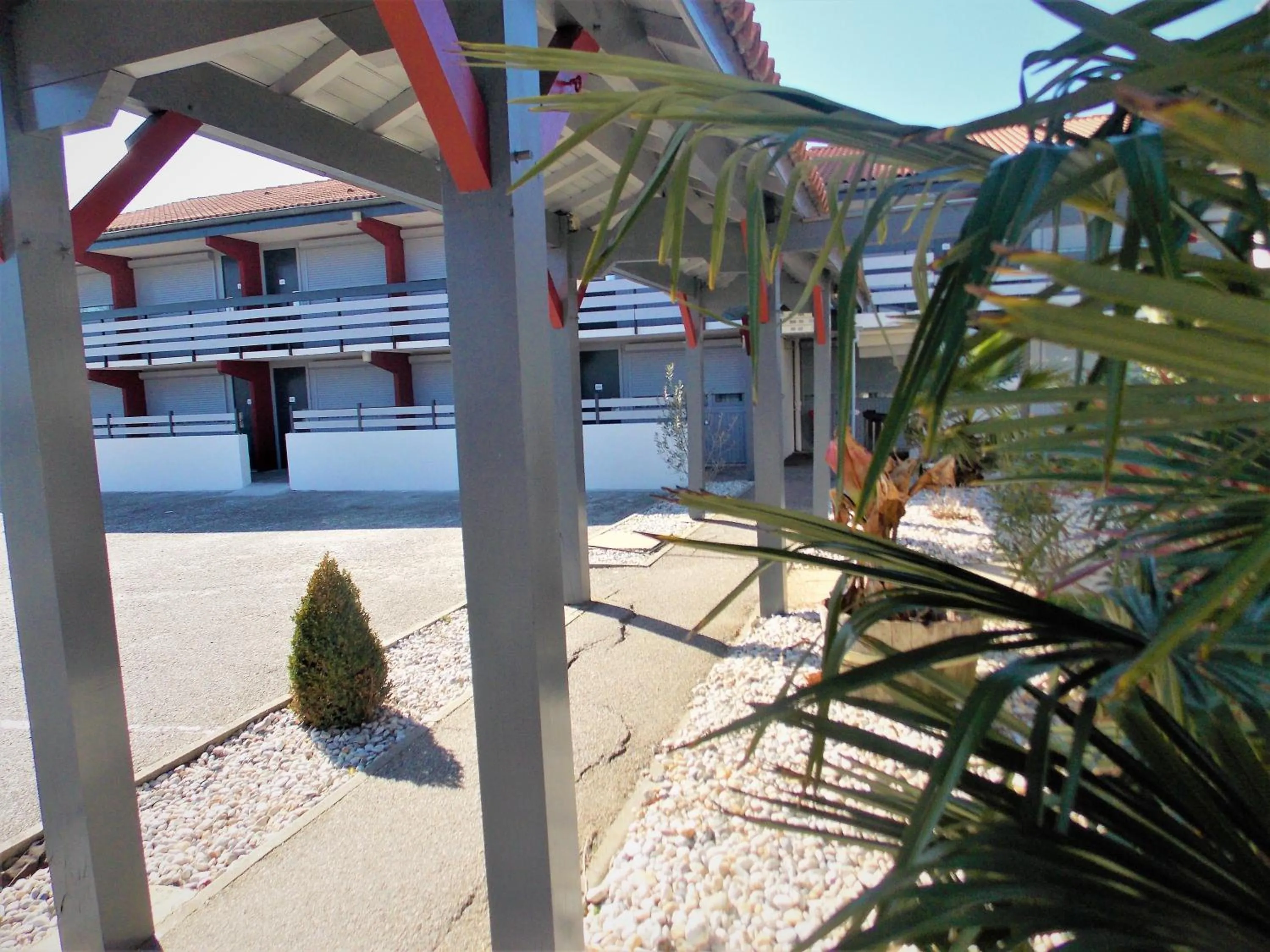 Garden in Kyriad Bordeaux - Merignac Aéroport