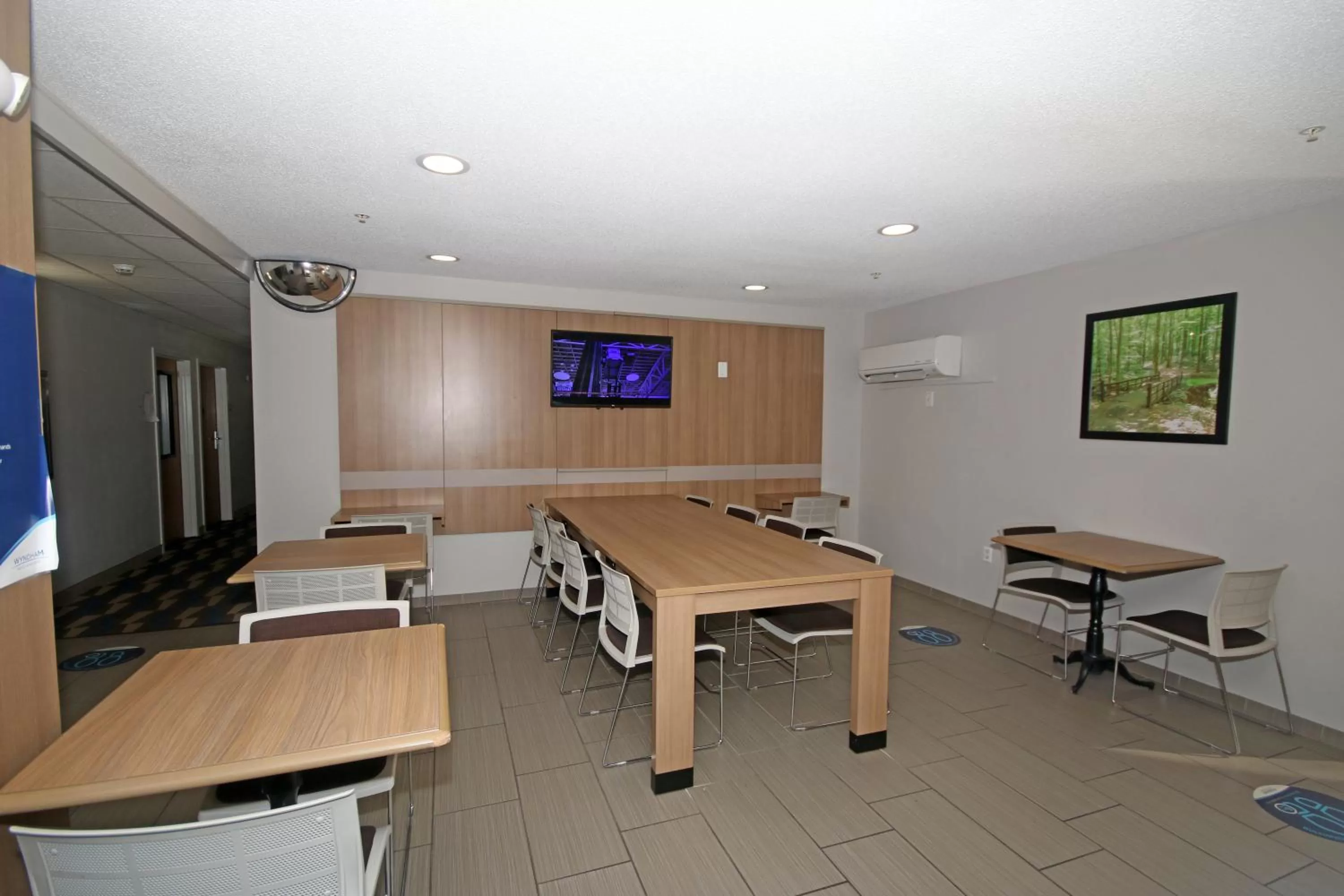 Breakfast in Microtel Inn by Wyndham Greensboro