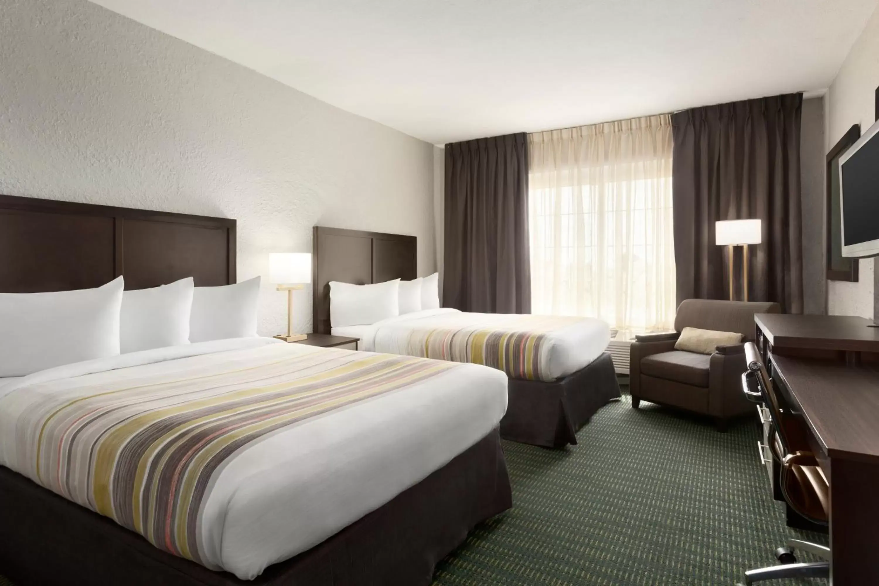 Queen Room with Bath Tub - Disability Access in SureStay Plus Hotel by Best Western Vero Beach Queen Room with Bath Tub - Disability Access in SureStay Plus Hotel by Best Western Vero Beach