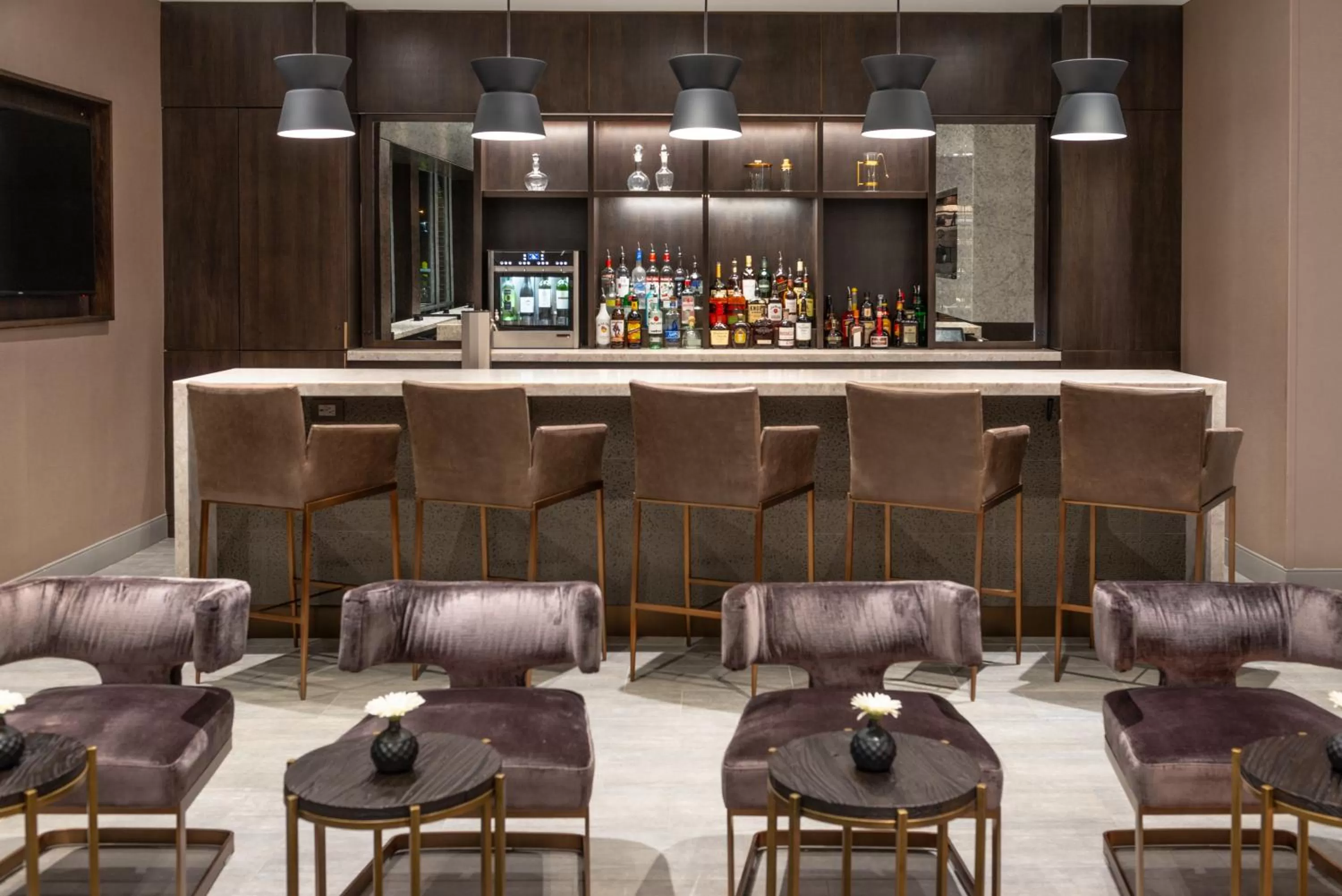 Lounge or bar in Holiday Inn Boston Logan Airport - Chelsea by IHG
