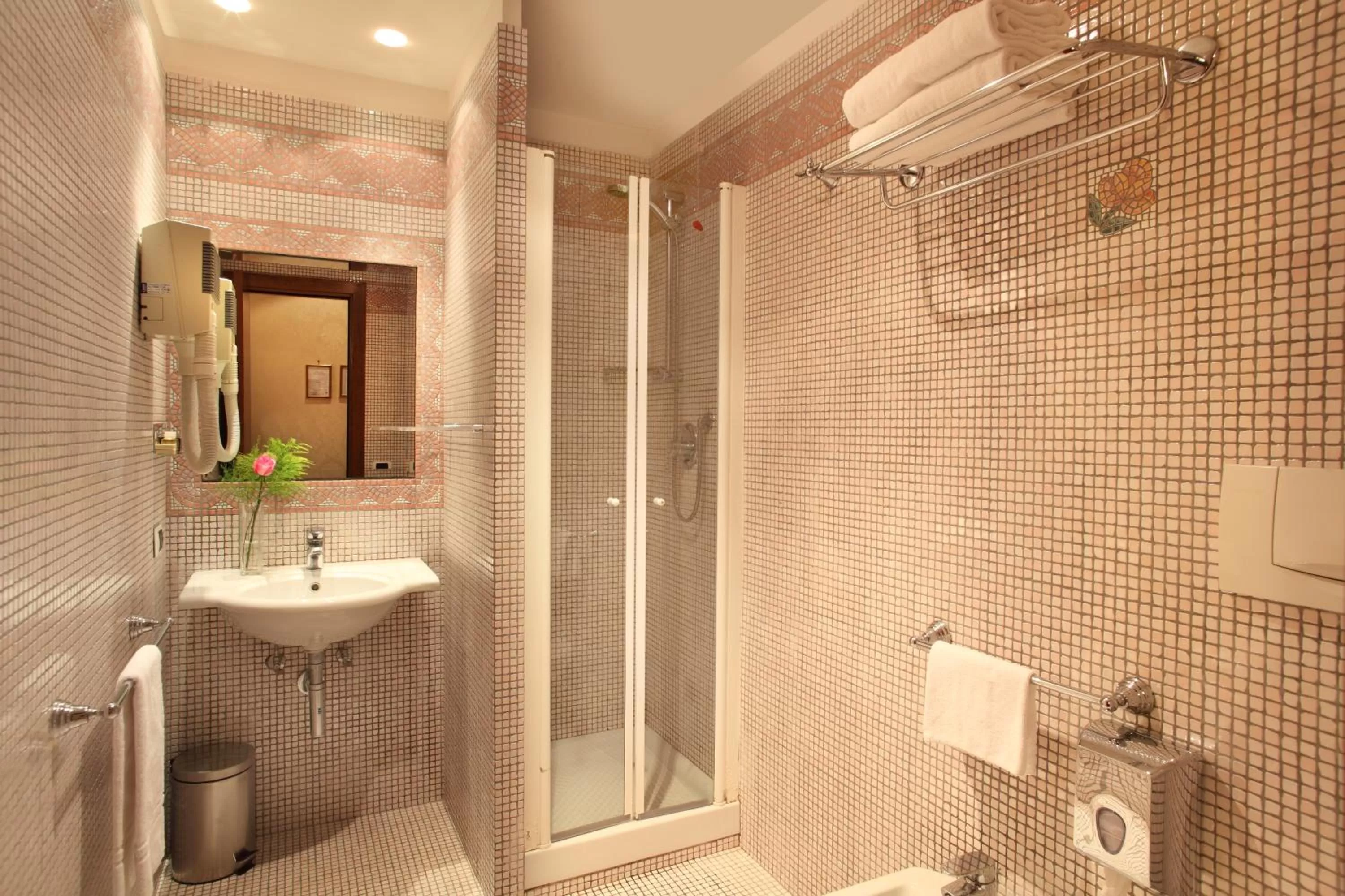 Bathroom in Hotel Serena srl