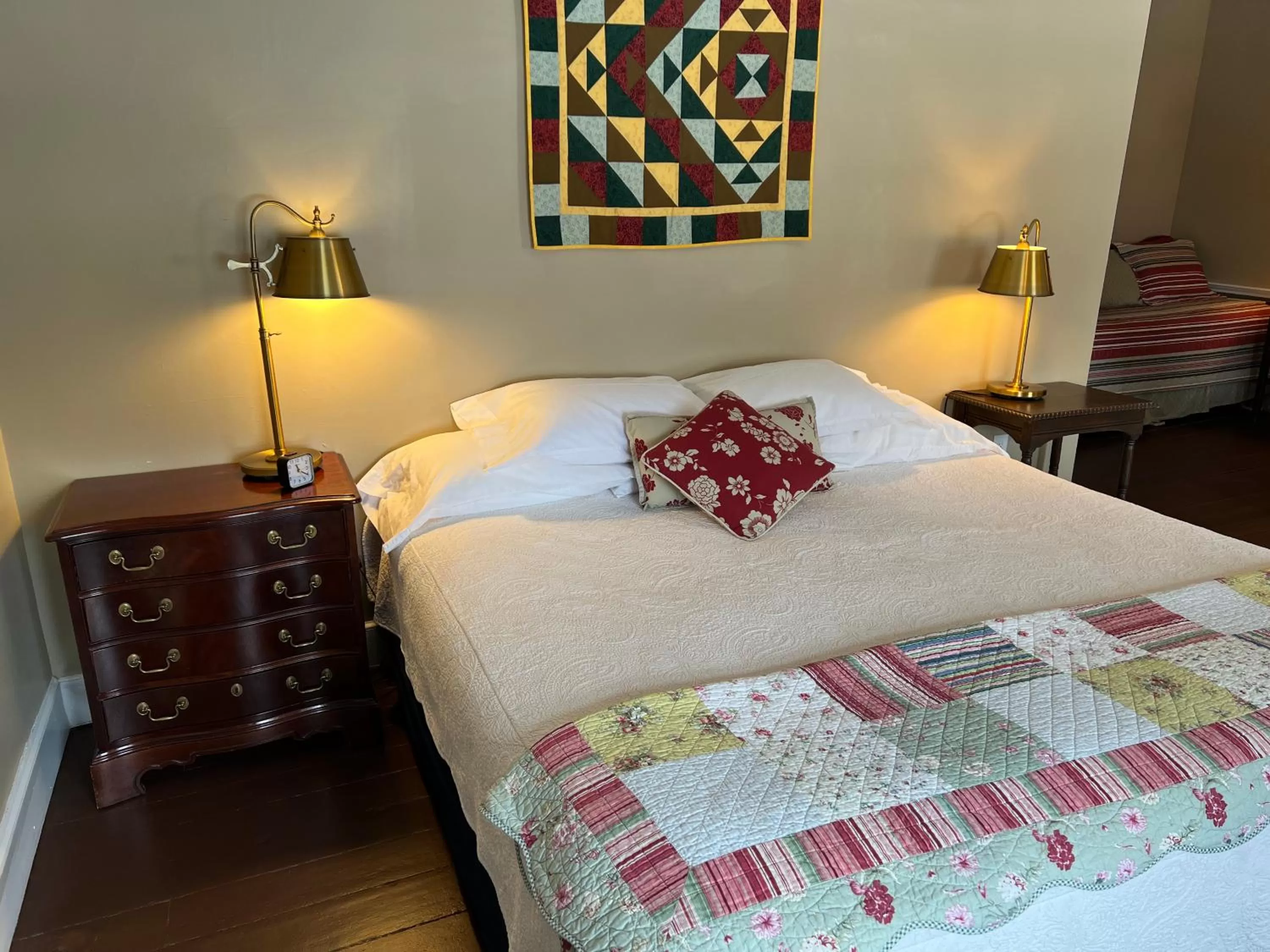 Bed in Shoreham Inn Bed & Breakfast