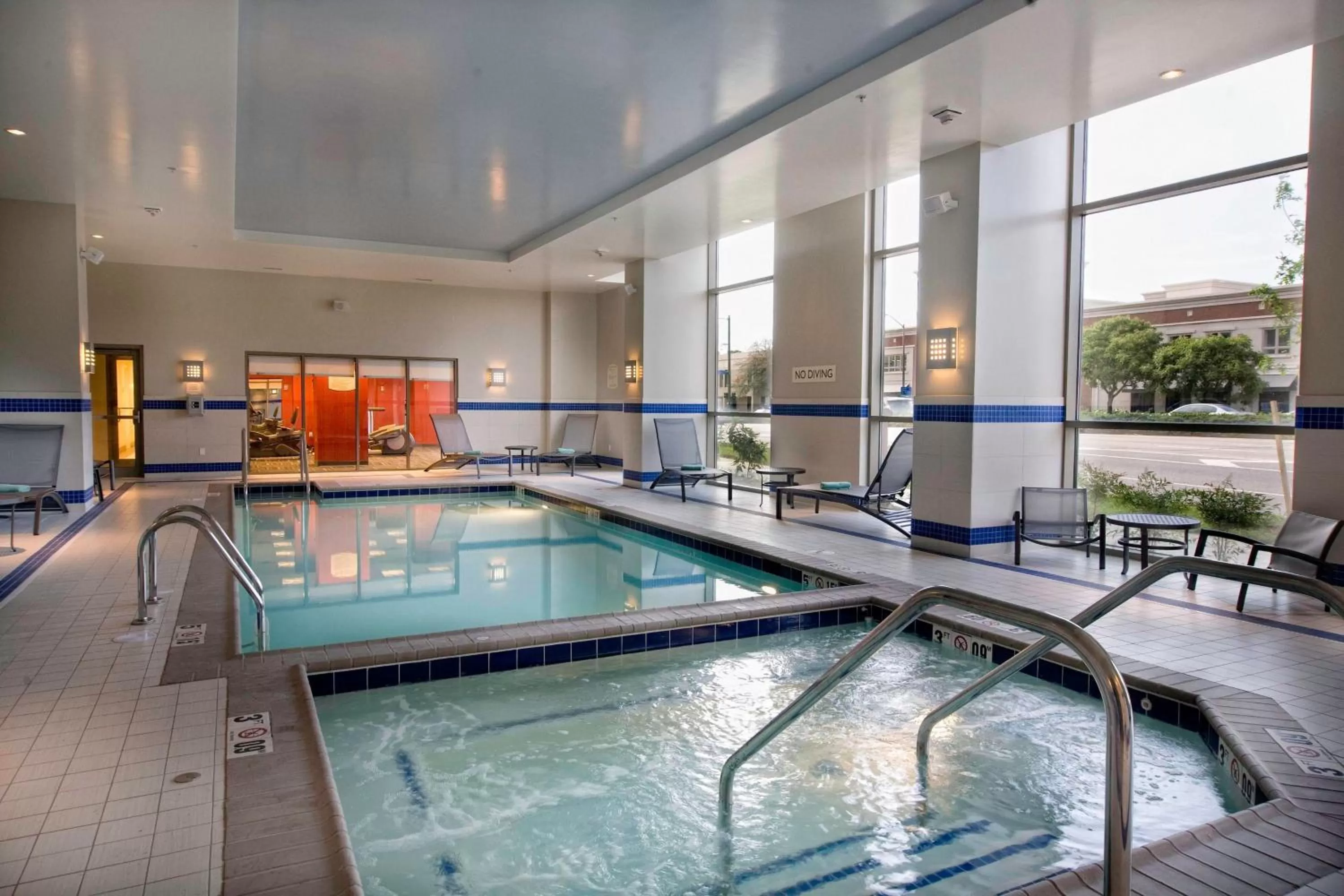 Swimming pool in Residence Inn Norfolk Downtown