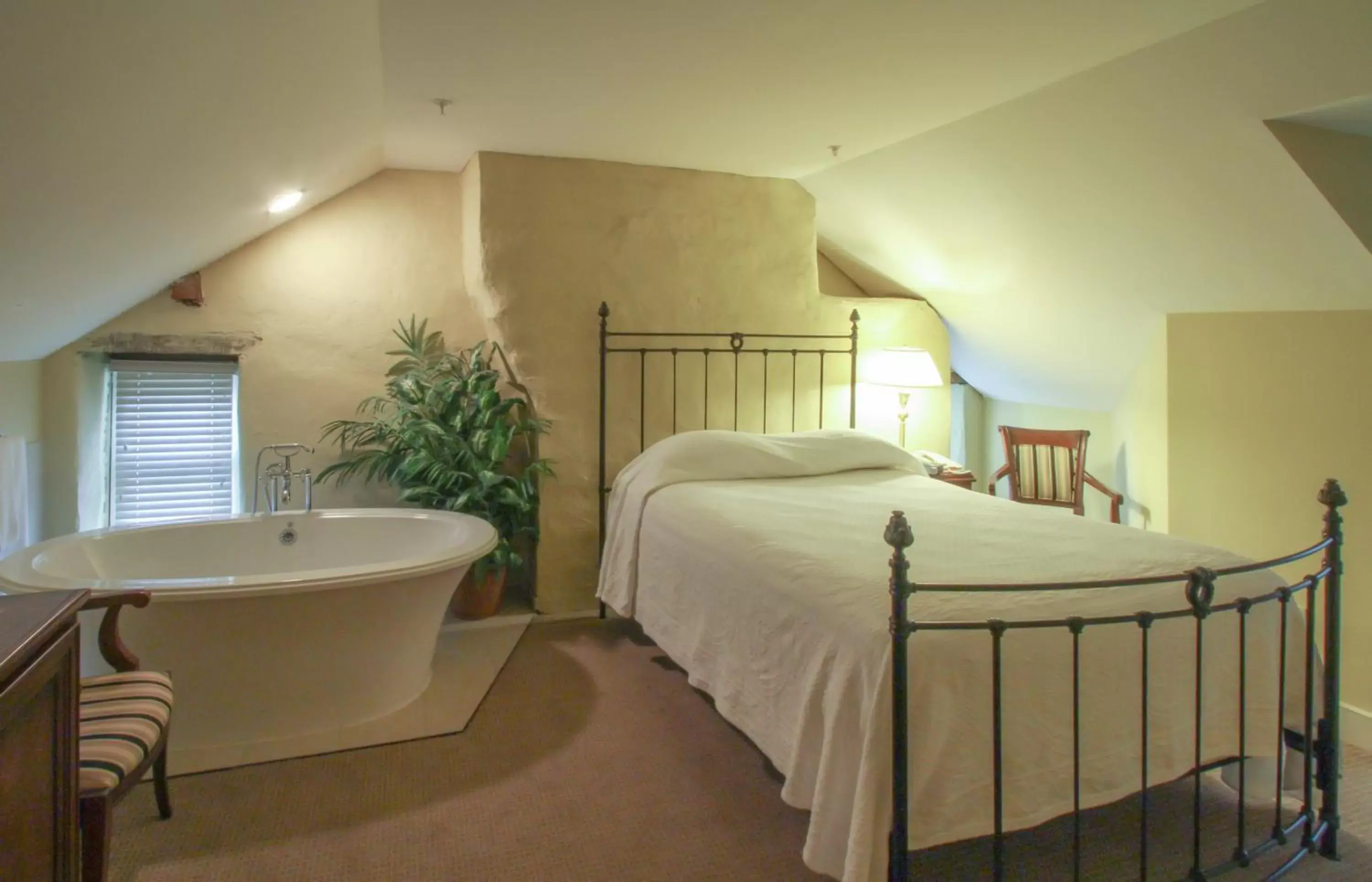 Queen Room with Spa Bath in Joseph Ambler Inn Queen Room with Spa Bath in Joseph Ambler Inn