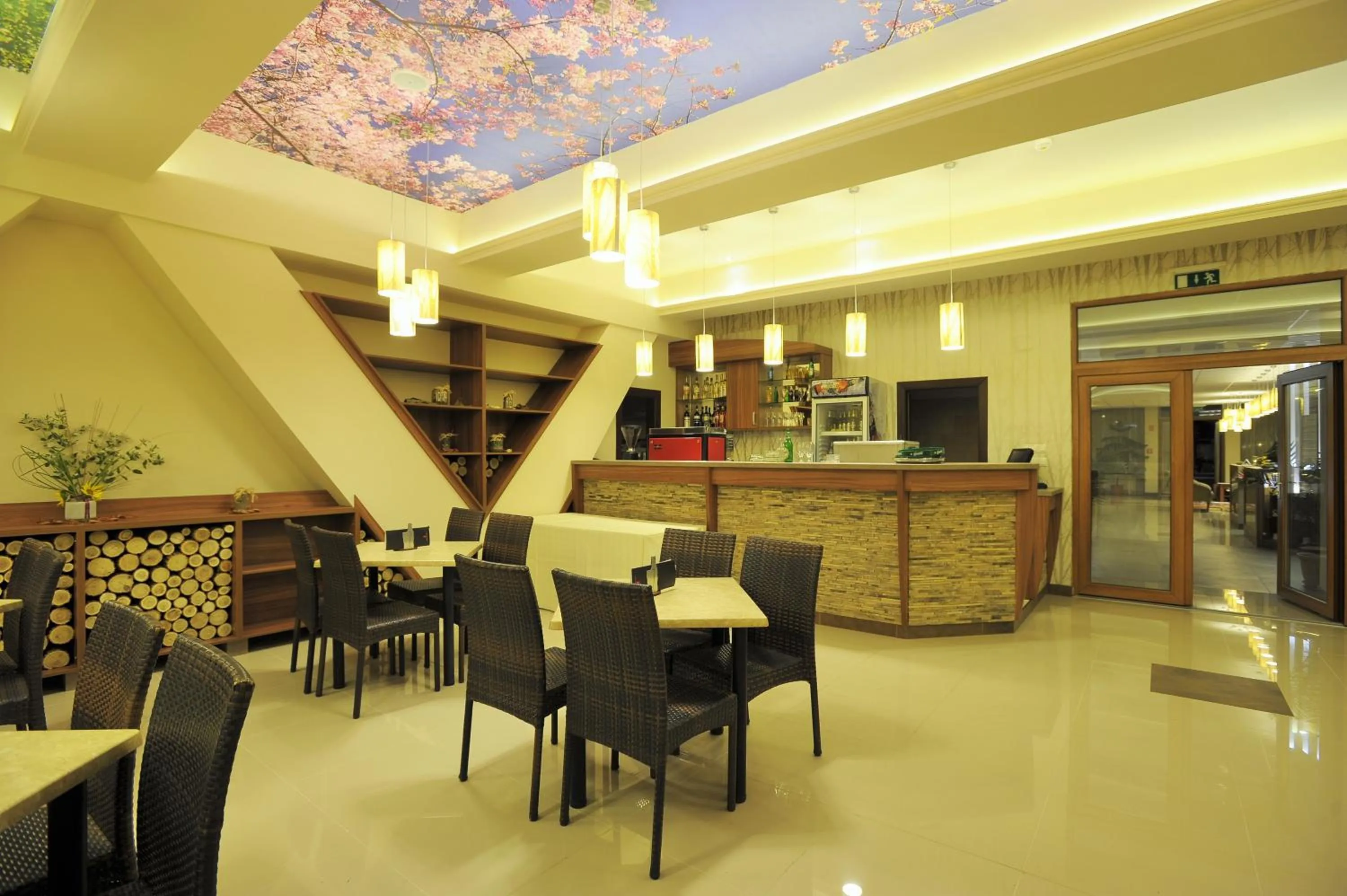 Lounge or bar in Park Hotel Gyula