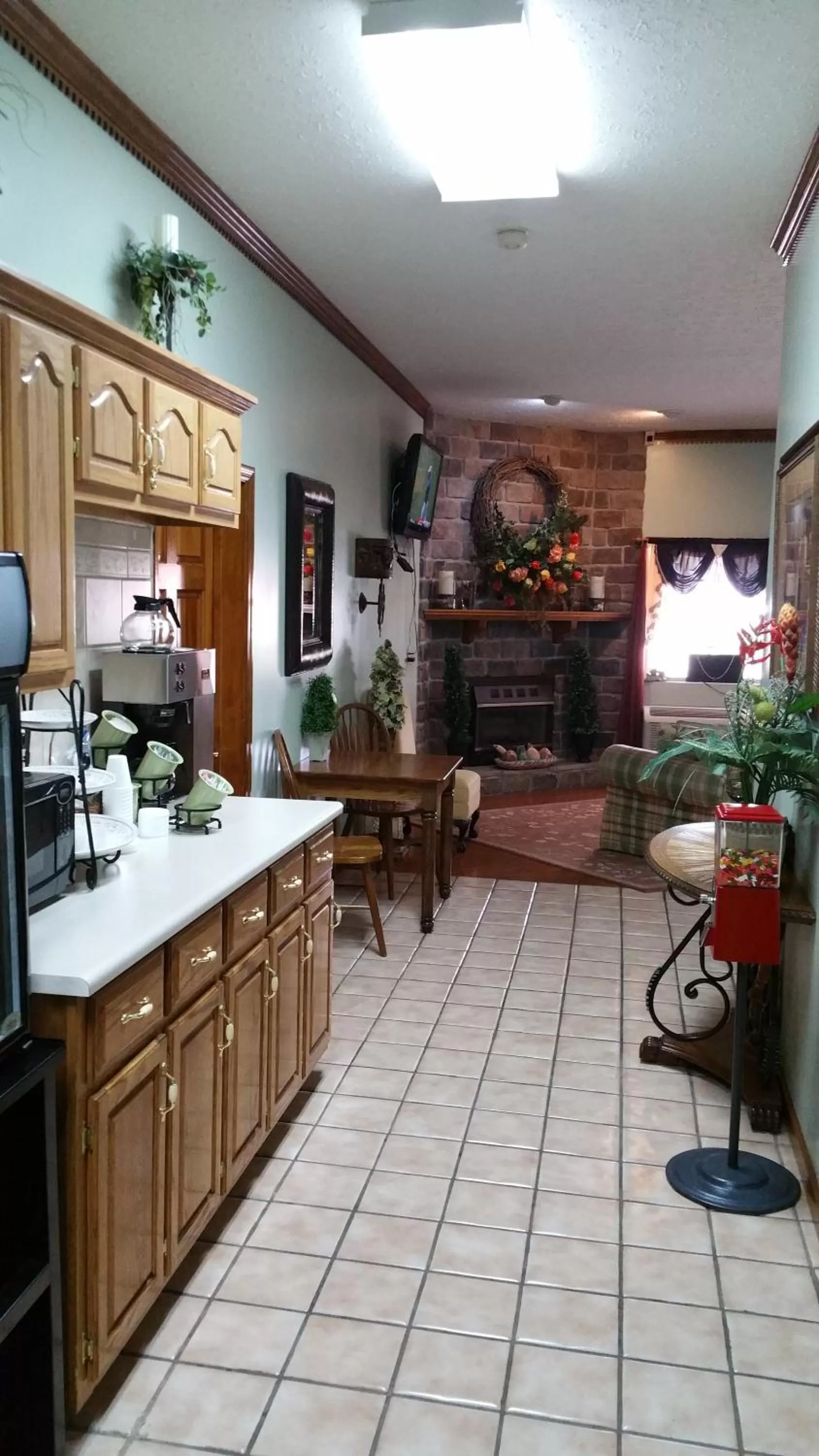 Coffee/tea facilities in Hearthstone Inn