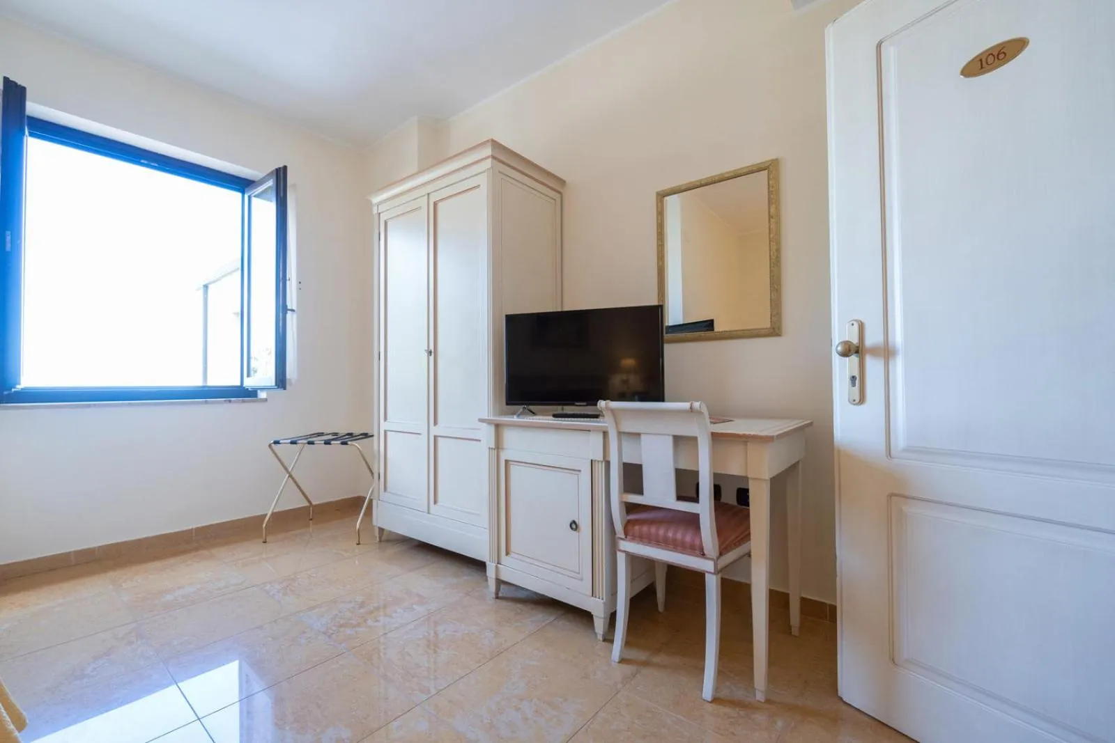 Bedroom in Hotel Ristorante Vecchia Vibo