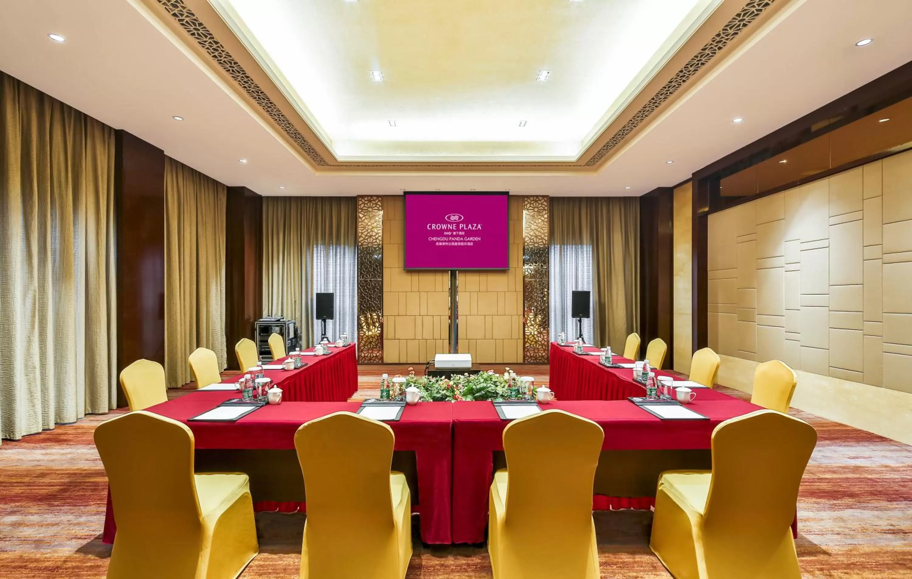 Meeting/conference room in Crowne Plaza Chengdu Panda Garden by IHG