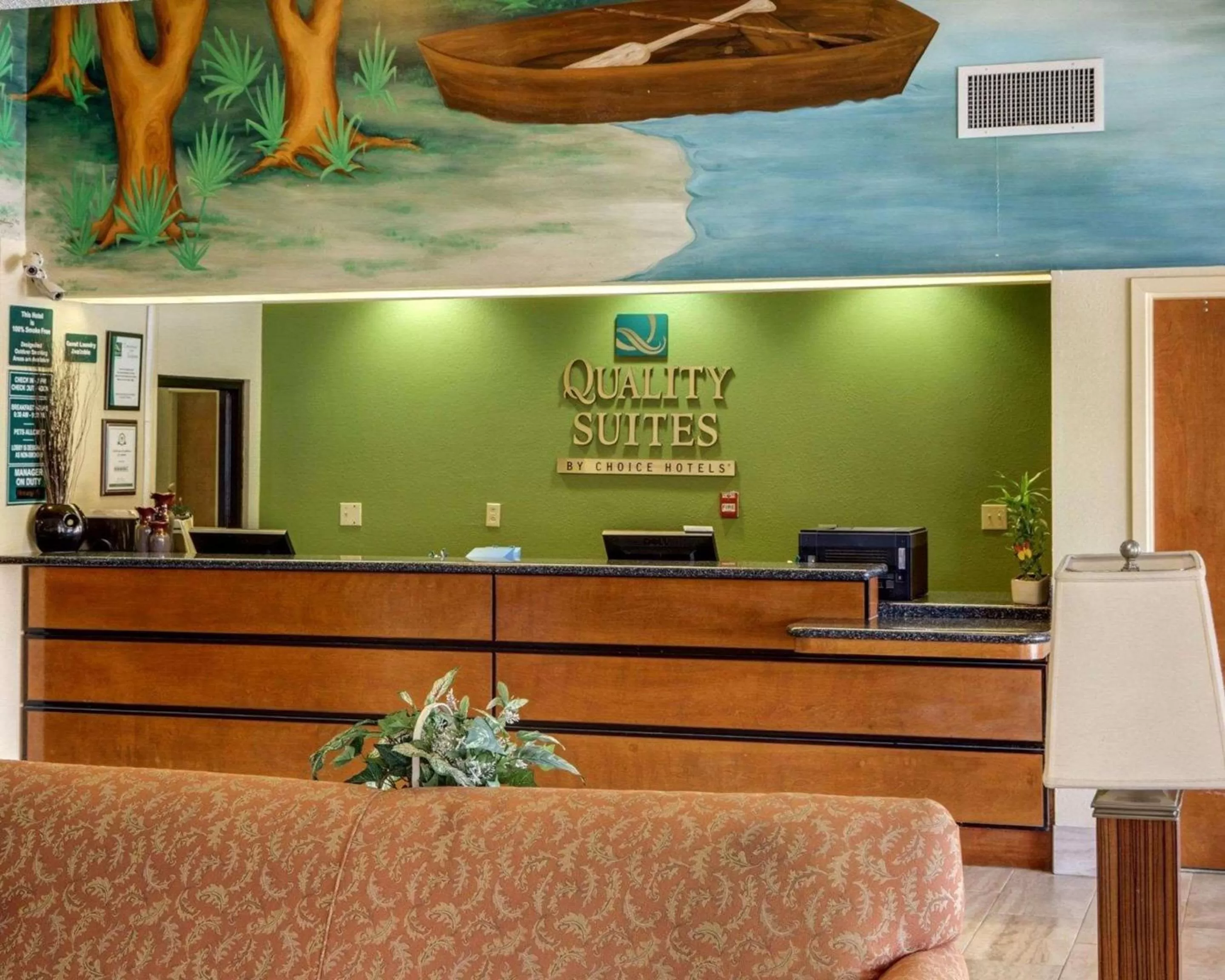 Lobby or reception in Quality Suites Baton Rouge East - Denham Springs