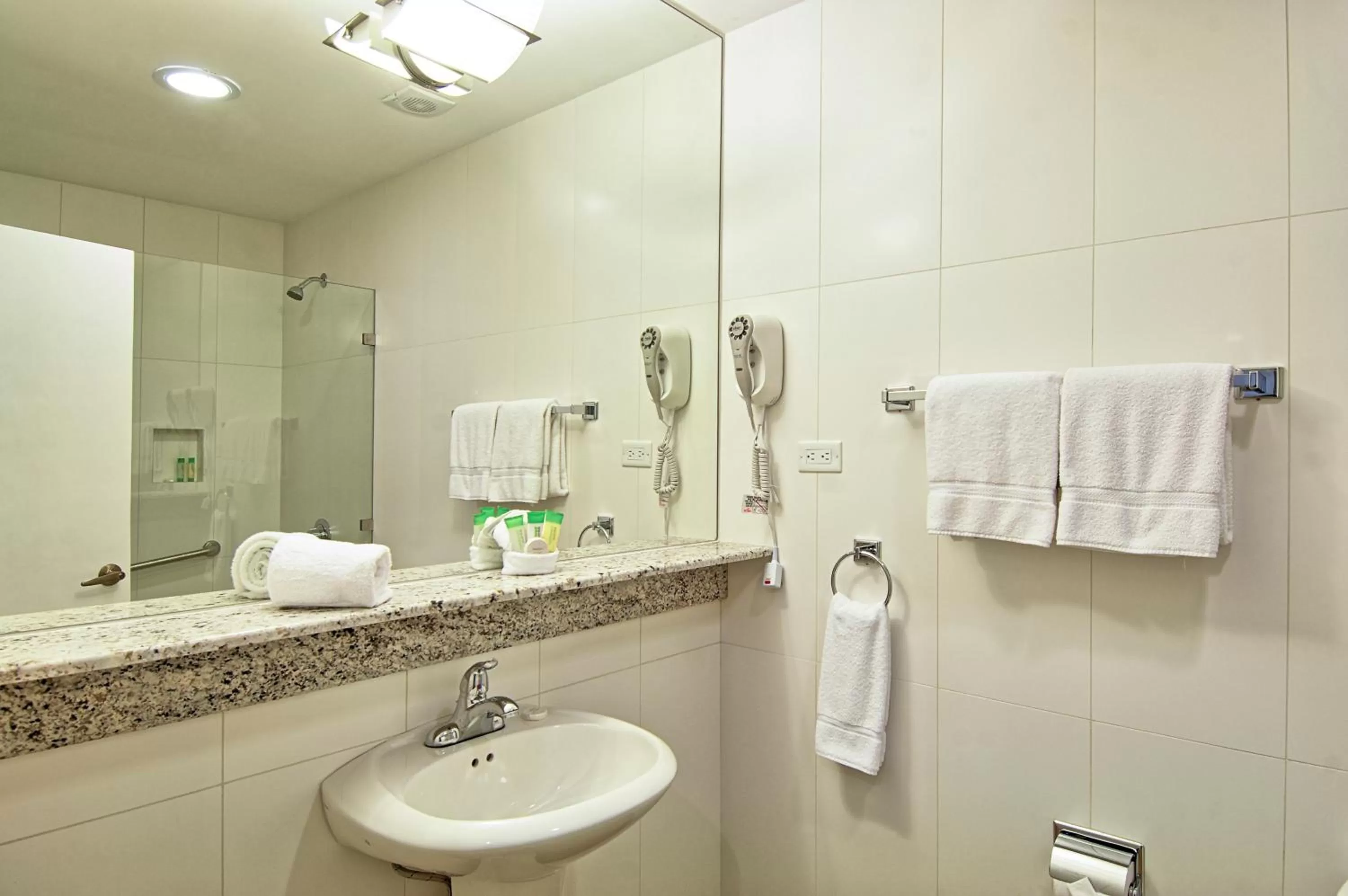 Bathroom in Balmoral Hotel San José CR, Historic District