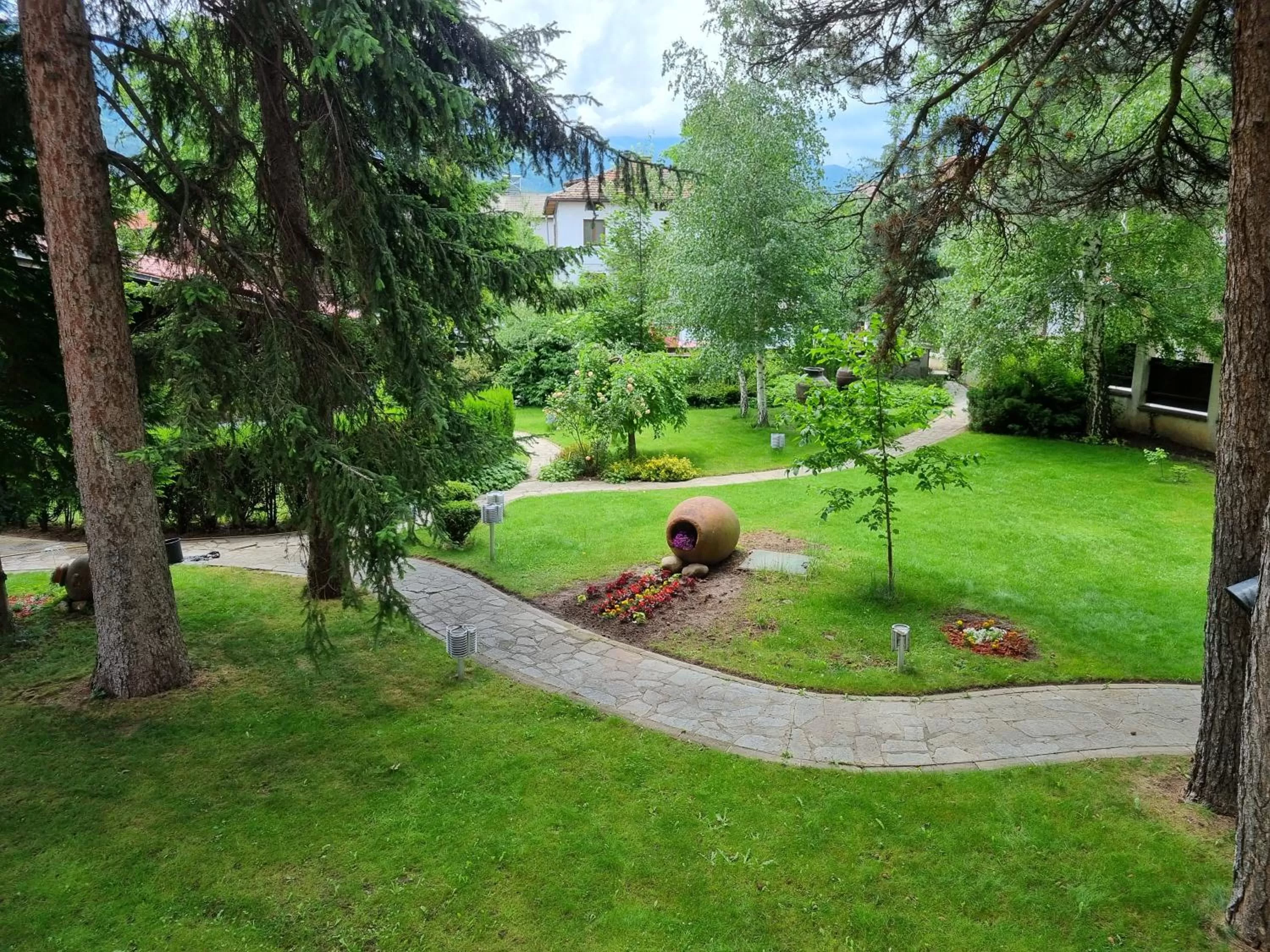 Garden in Hotel Pirin SKI & SPA